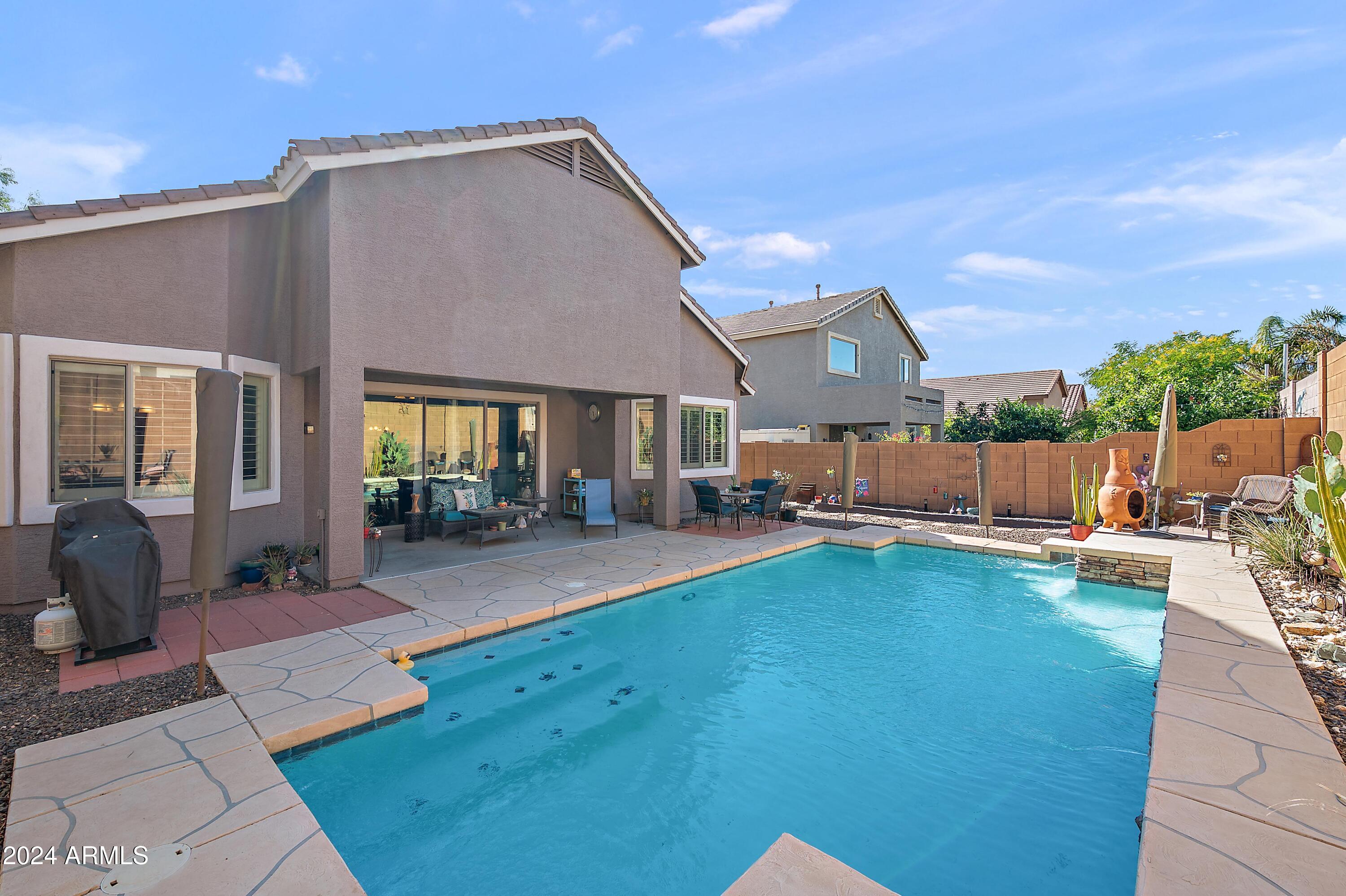 2412 W CRIMSON Terrace