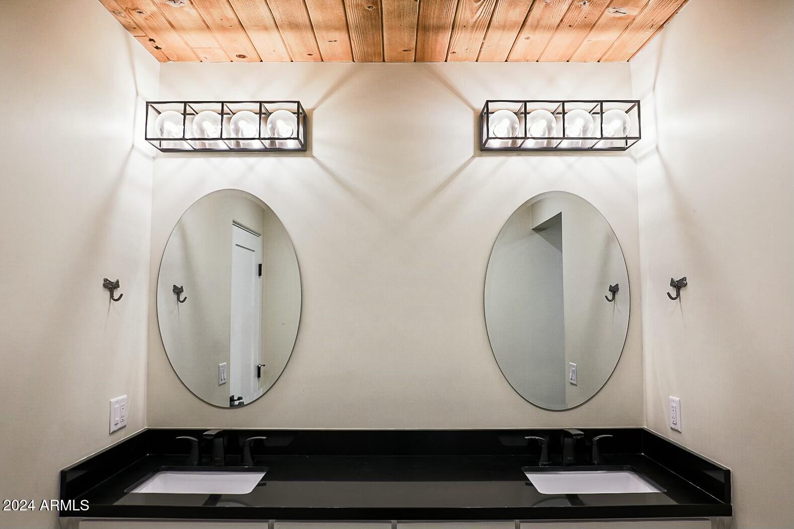 6237 E Pinchot Avenue