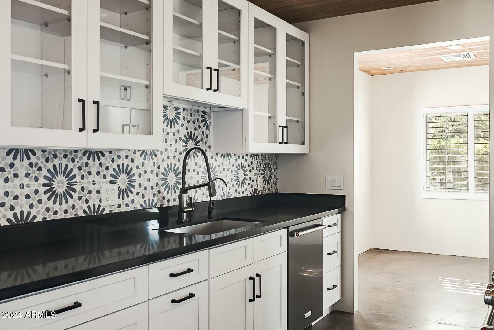 6237 E Pinchot Avenue