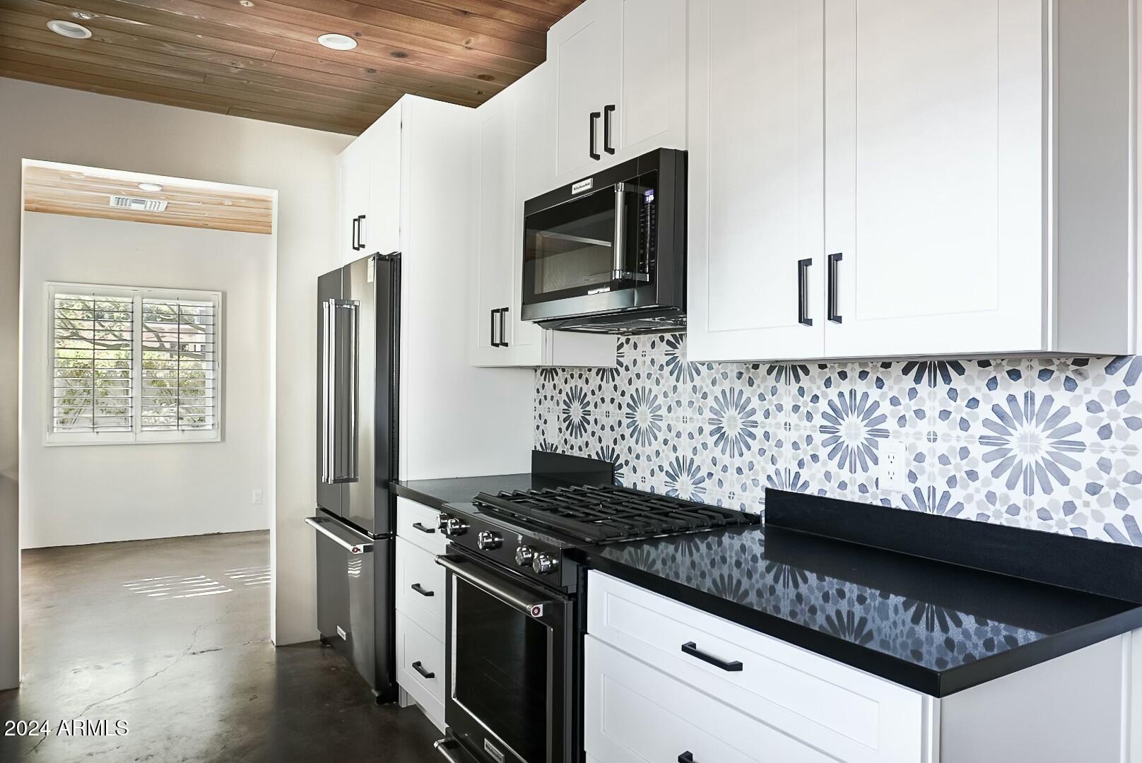 6237 E Pinchot Avenue