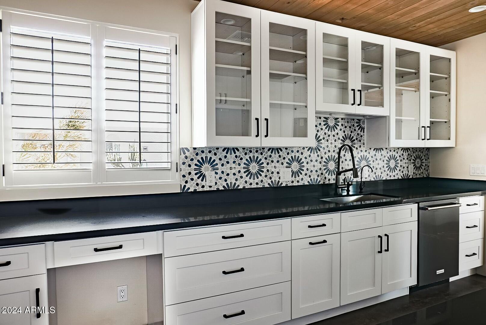 6237 E Pinchot Avenue