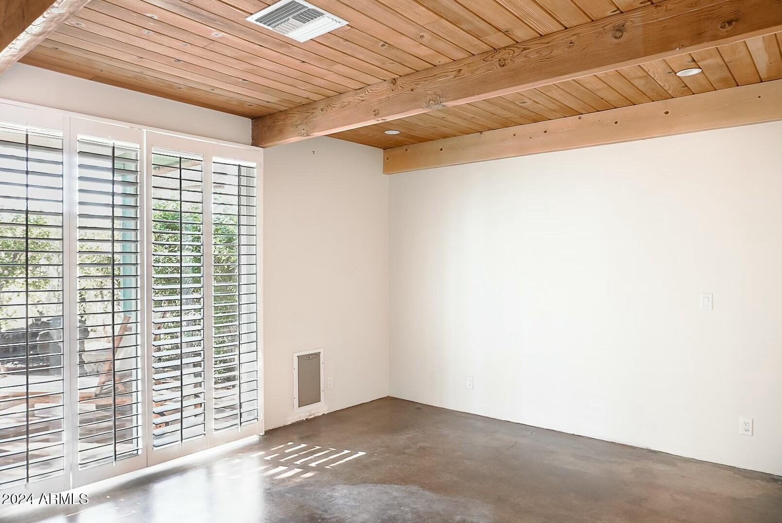 6237 E Pinchot Avenue