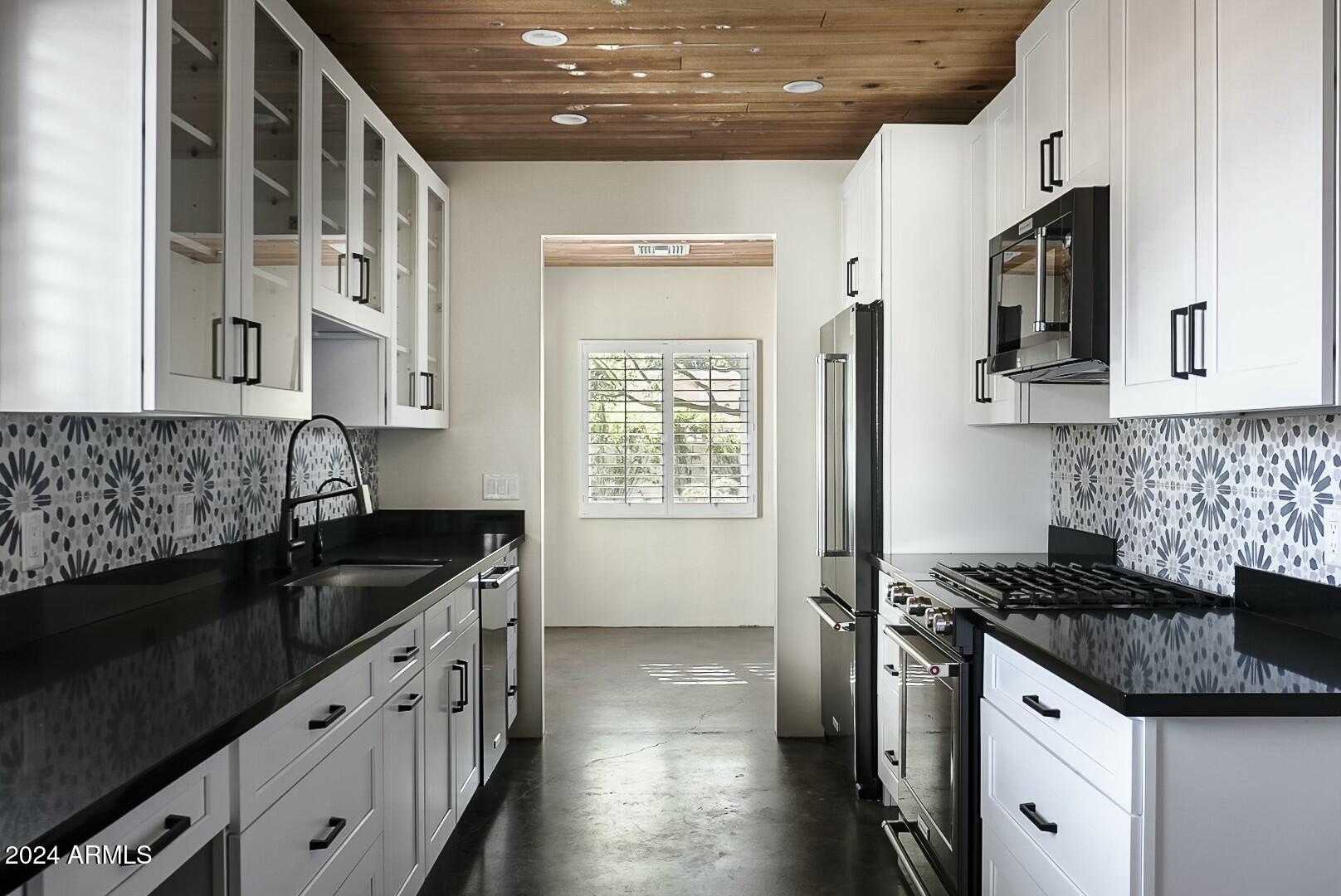 6237 E Pinchot Avenue