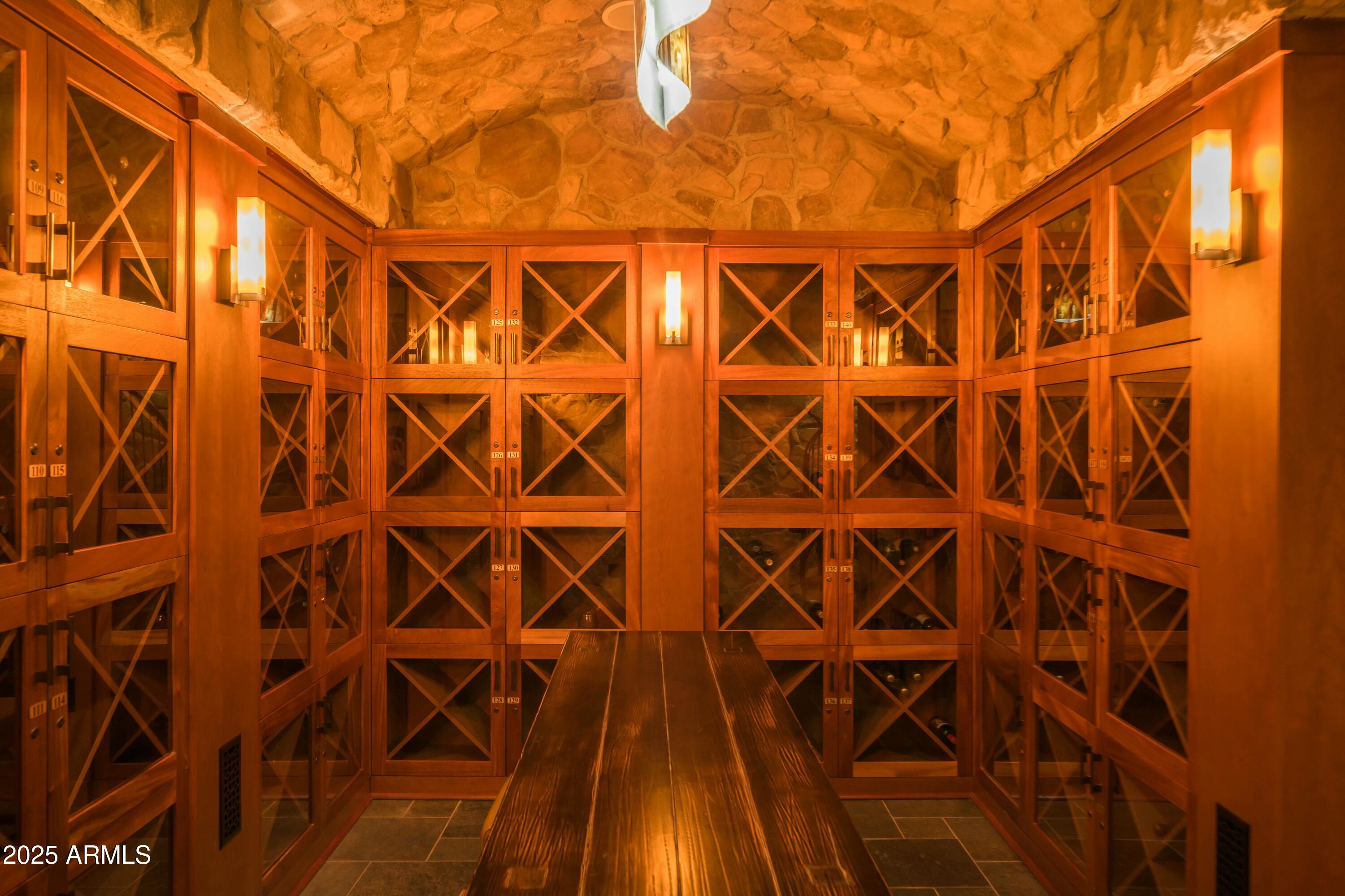 4805 N WOODMERE FAIRWAY Lane 1012