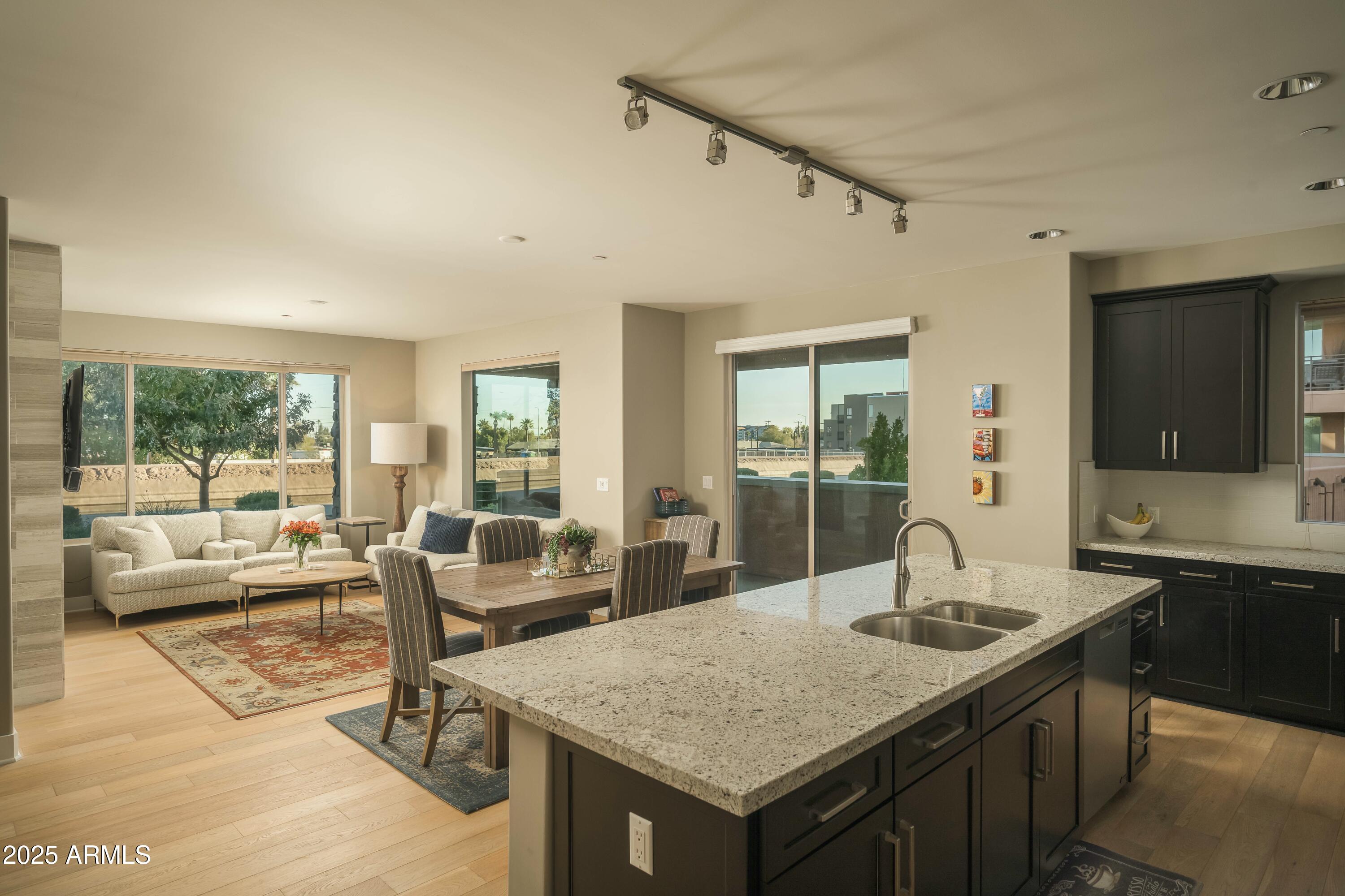 4805 N WOODMERE FAIRWAY Lane 1012