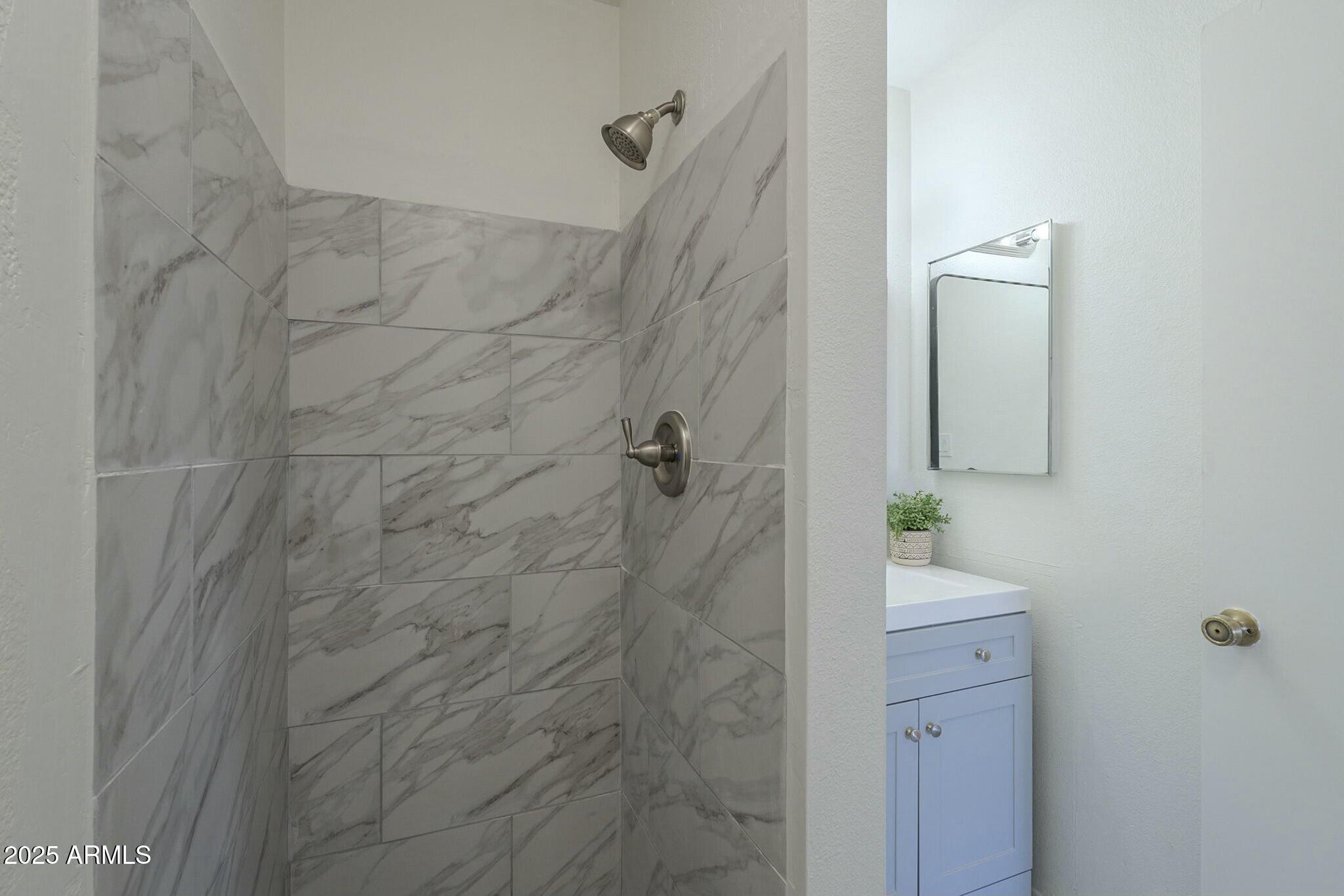 5115 N 22ND Avenue, 1