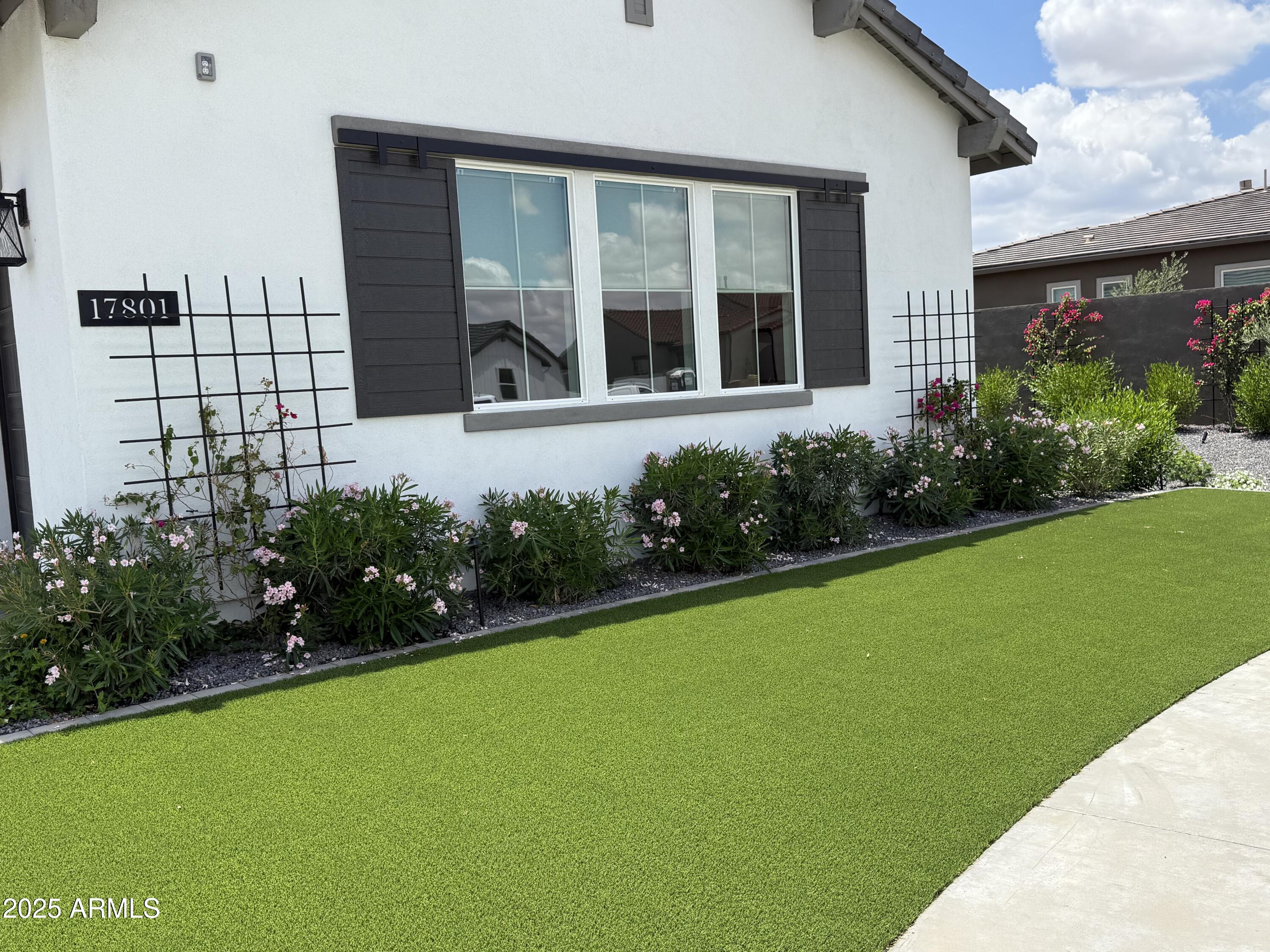 17801 W MOUNTAINAIR Street