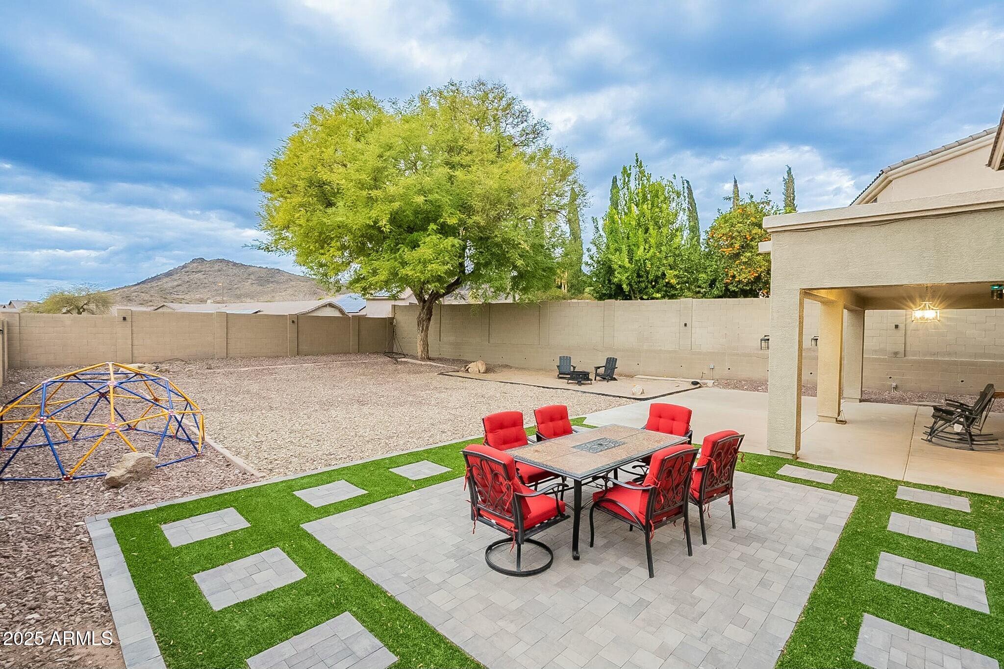 25622 N SINGBUSH Loop