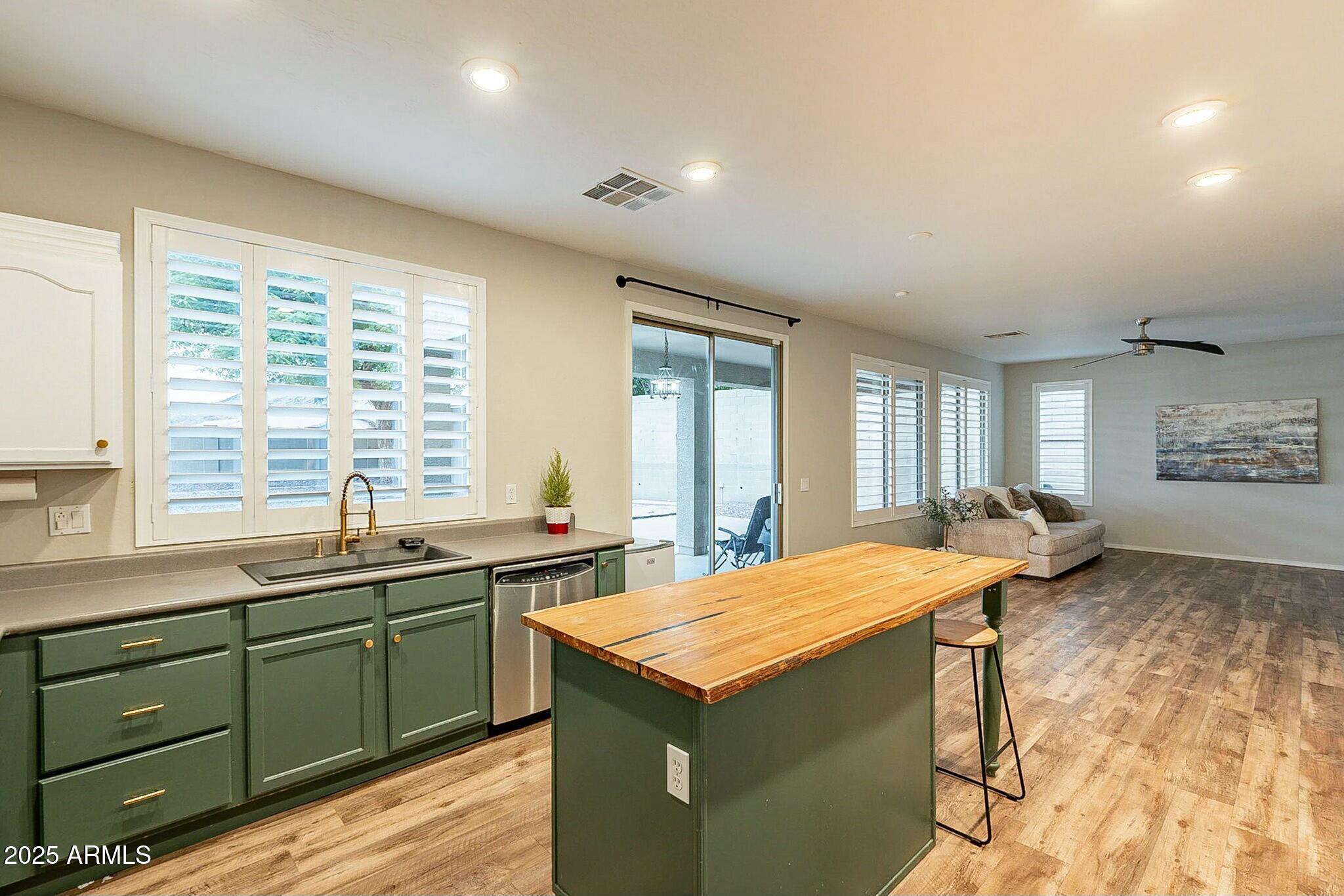 25622 N SINGBUSH Loop