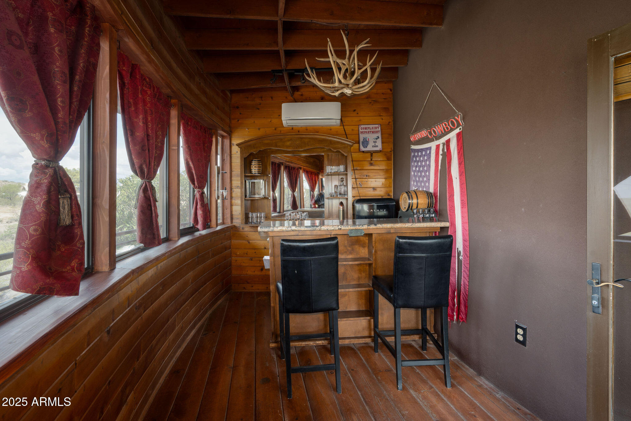 2579 W ROUGHRIDER Road