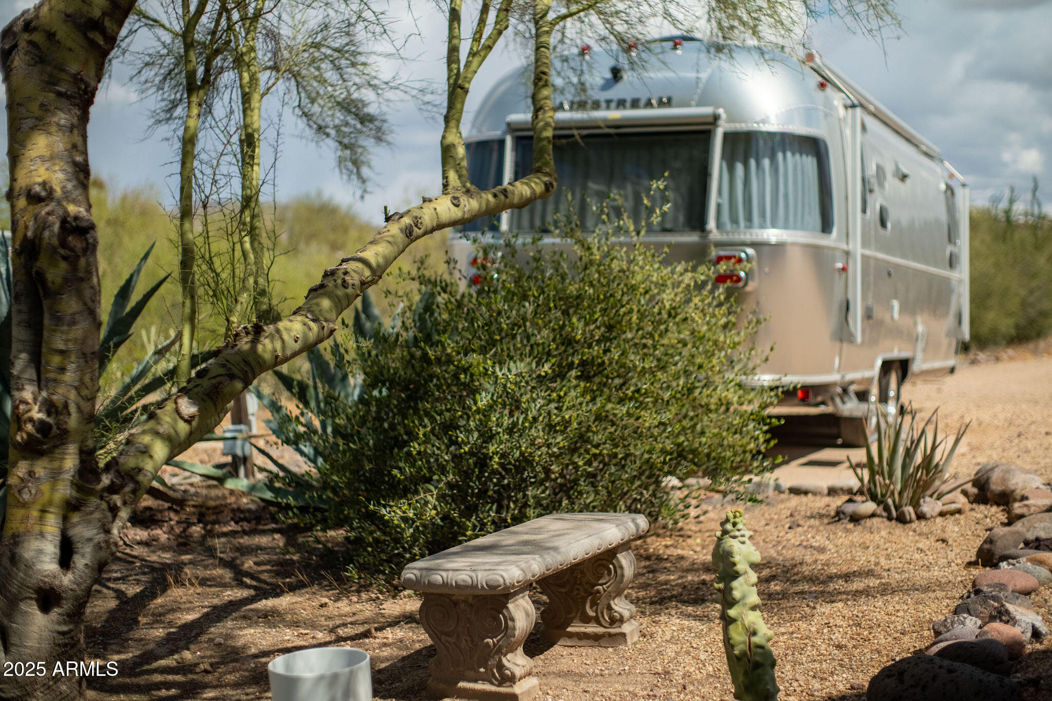 2579 W ROUGHRIDER Road