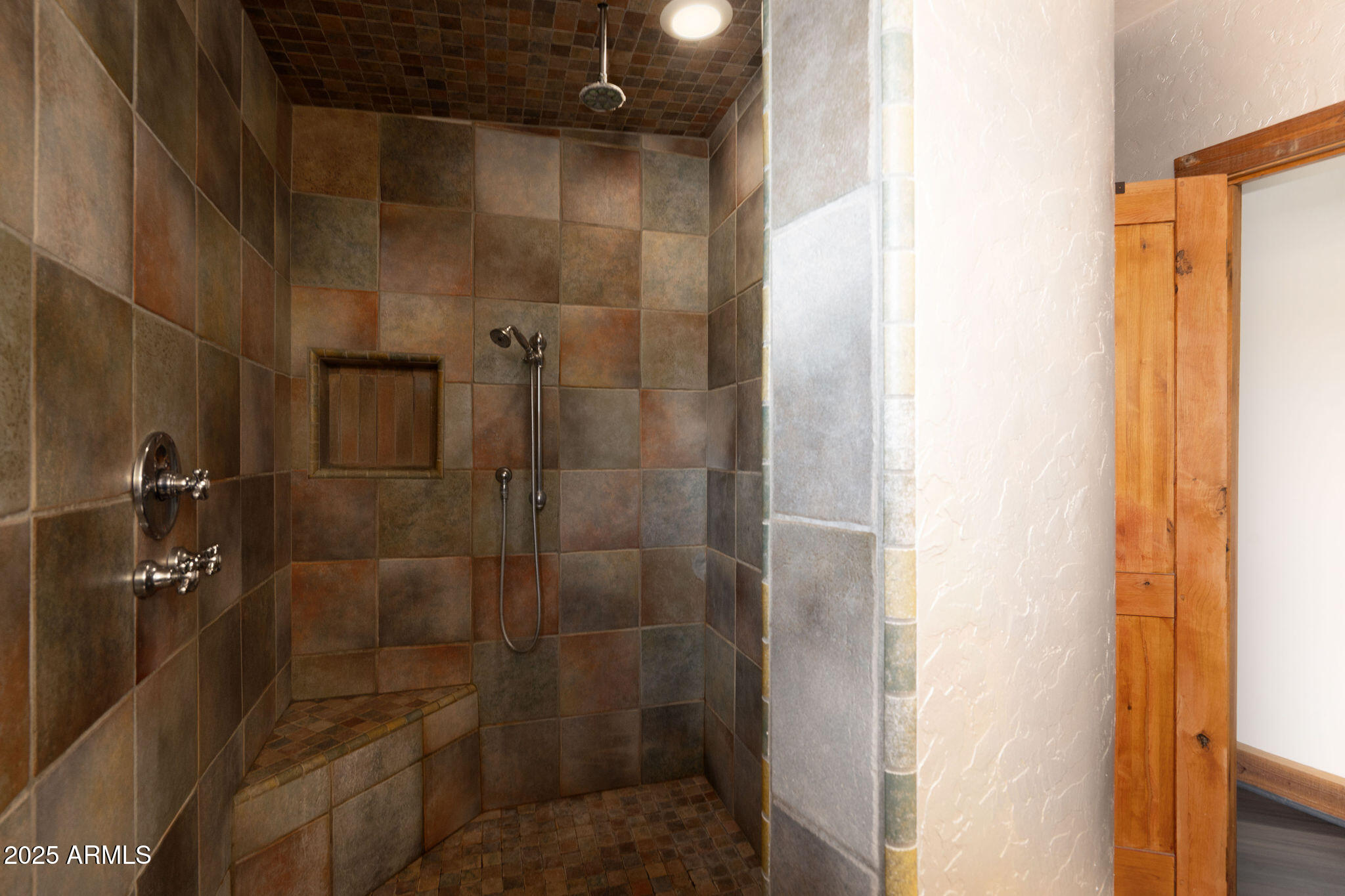 2579 W ROUGHRIDER Road