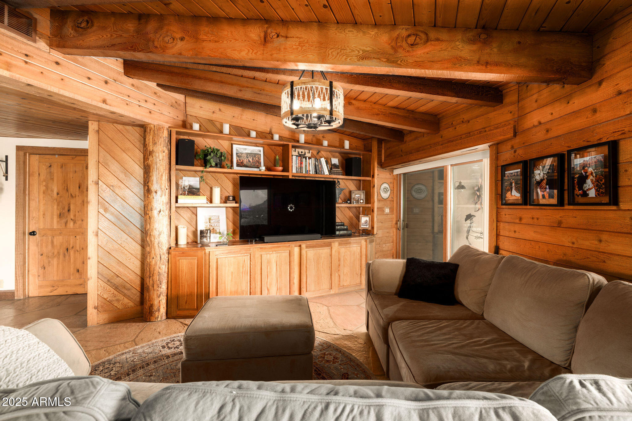 2579 W ROUGHRIDER Road