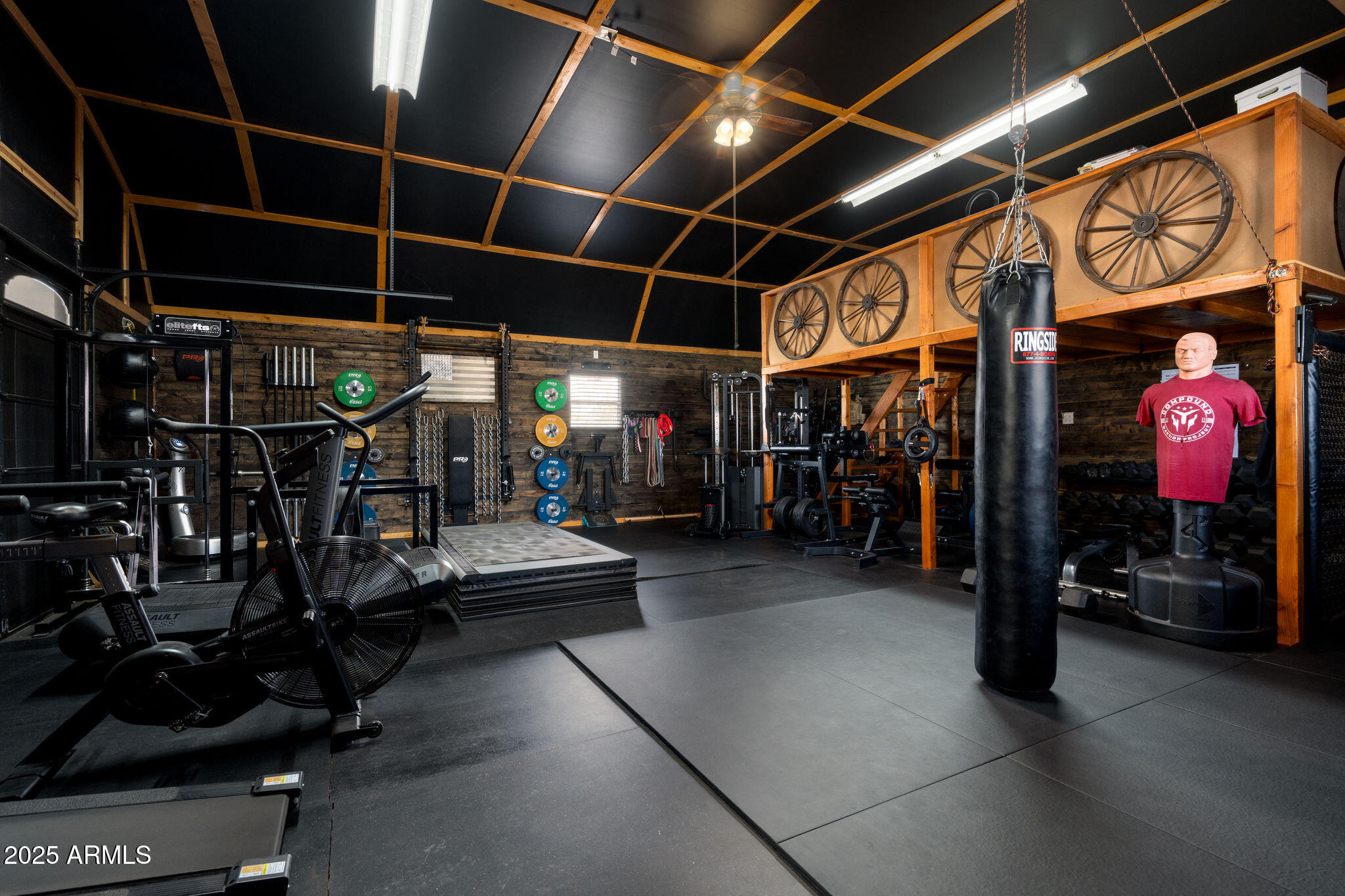 2579 W ROUGHRIDER Road