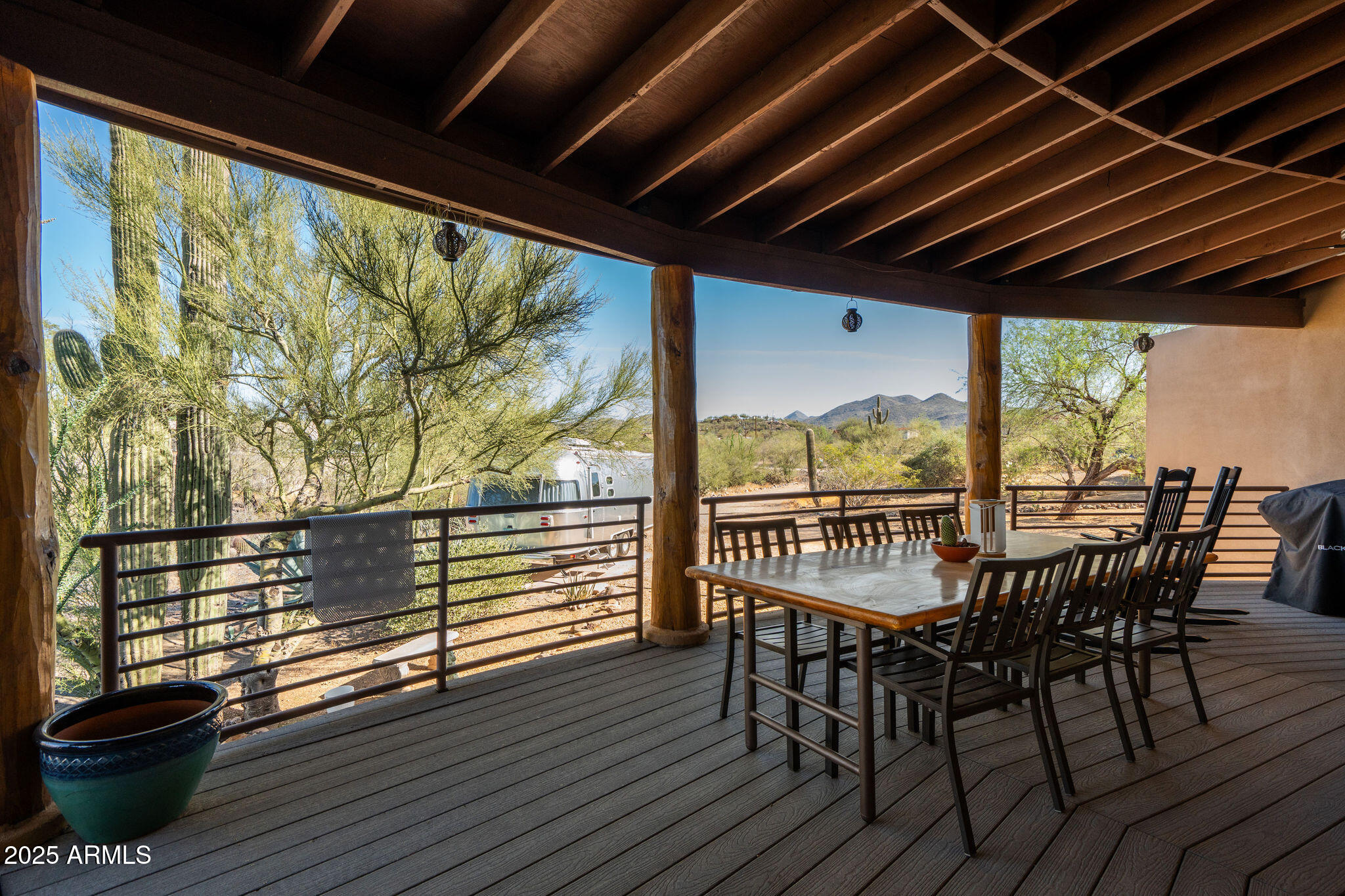 2579 W ROUGHRIDER Road