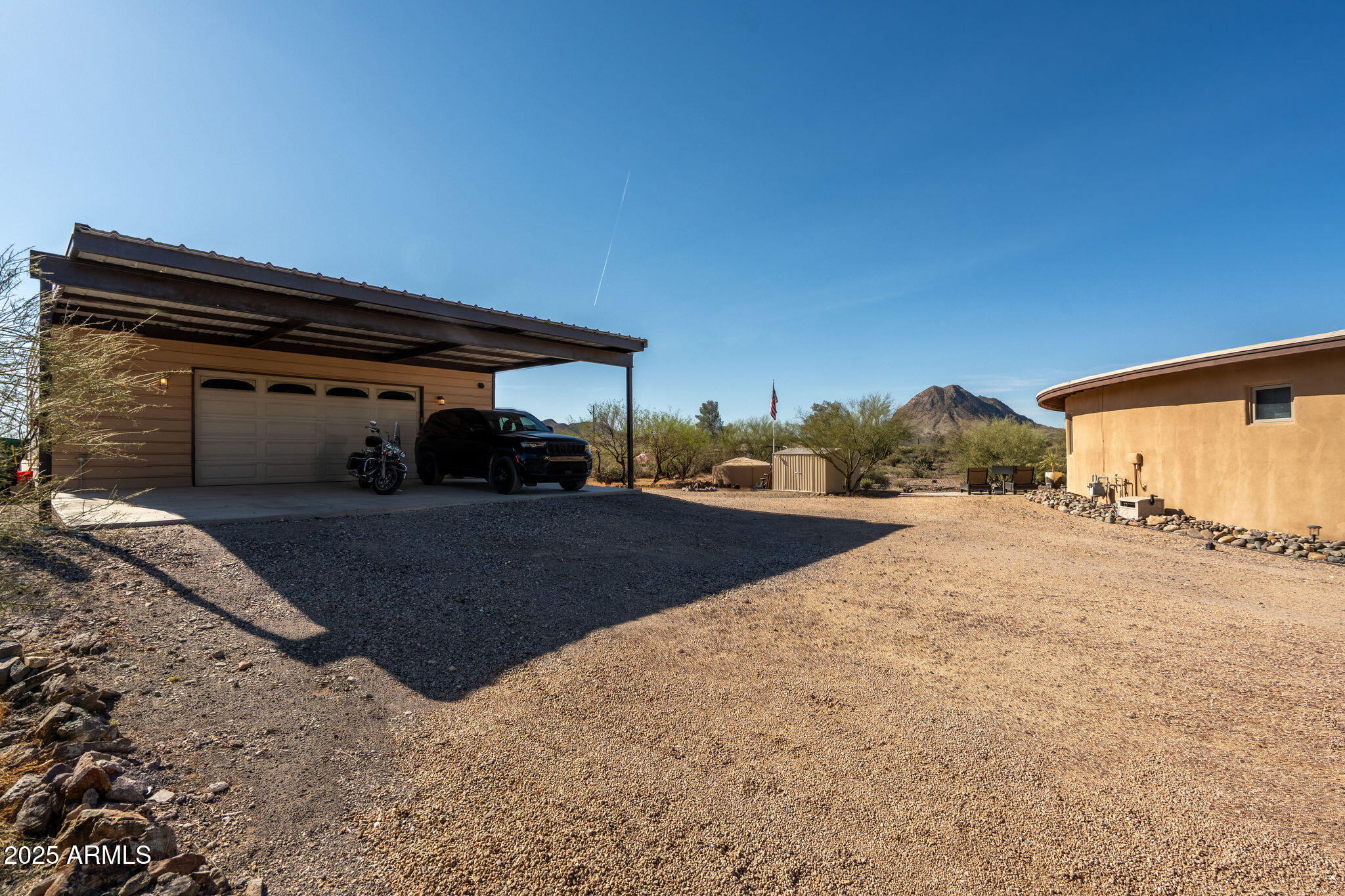 2579 W ROUGHRIDER Road