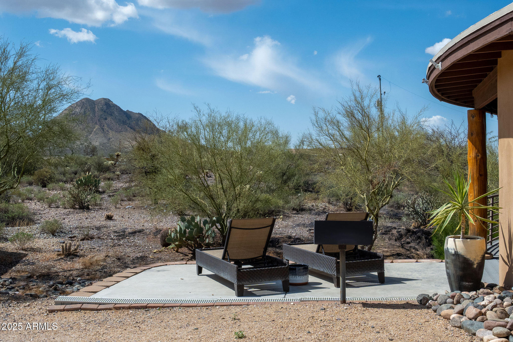 2579 W ROUGHRIDER Road