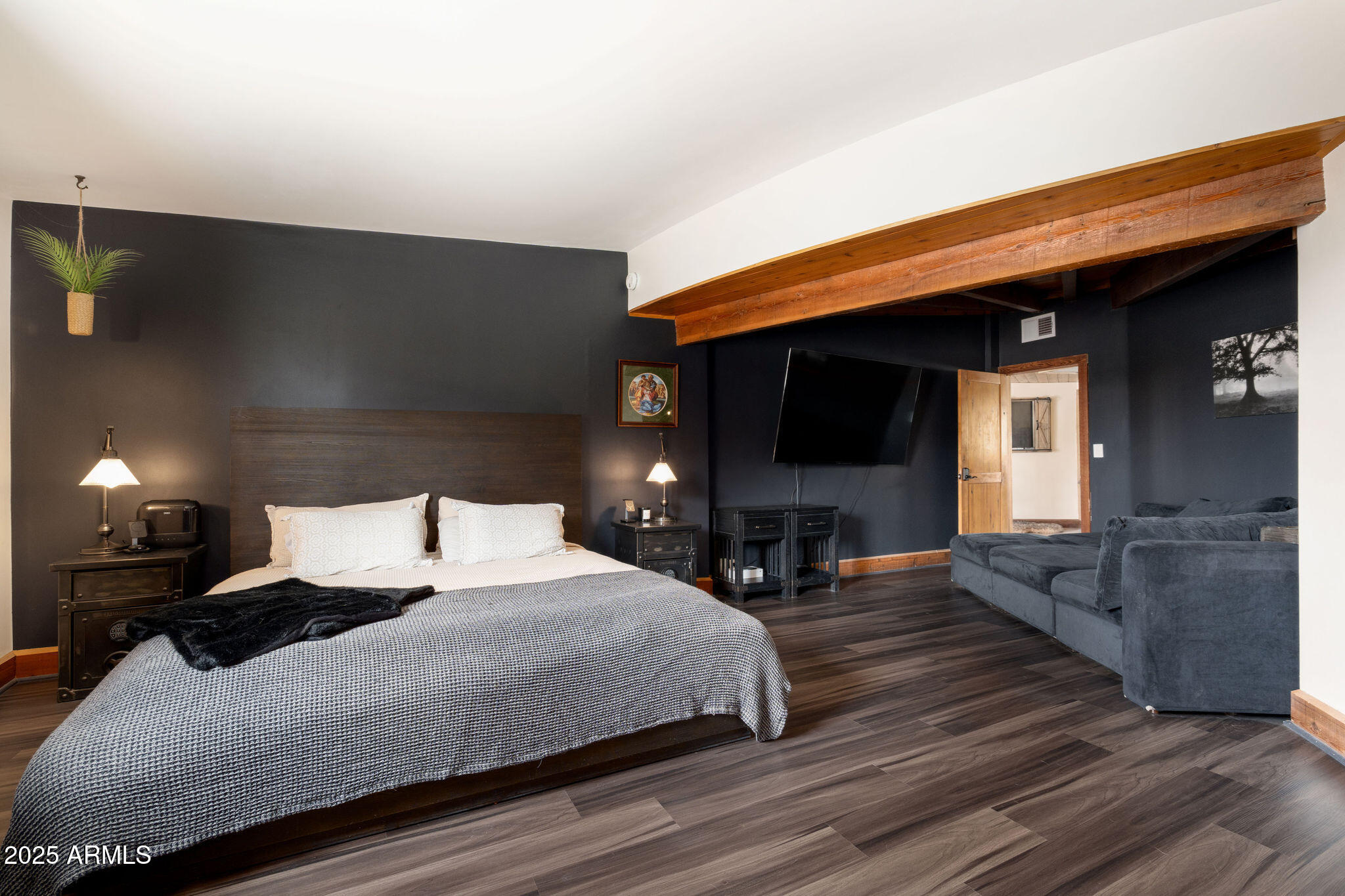 2579 W ROUGHRIDER Road