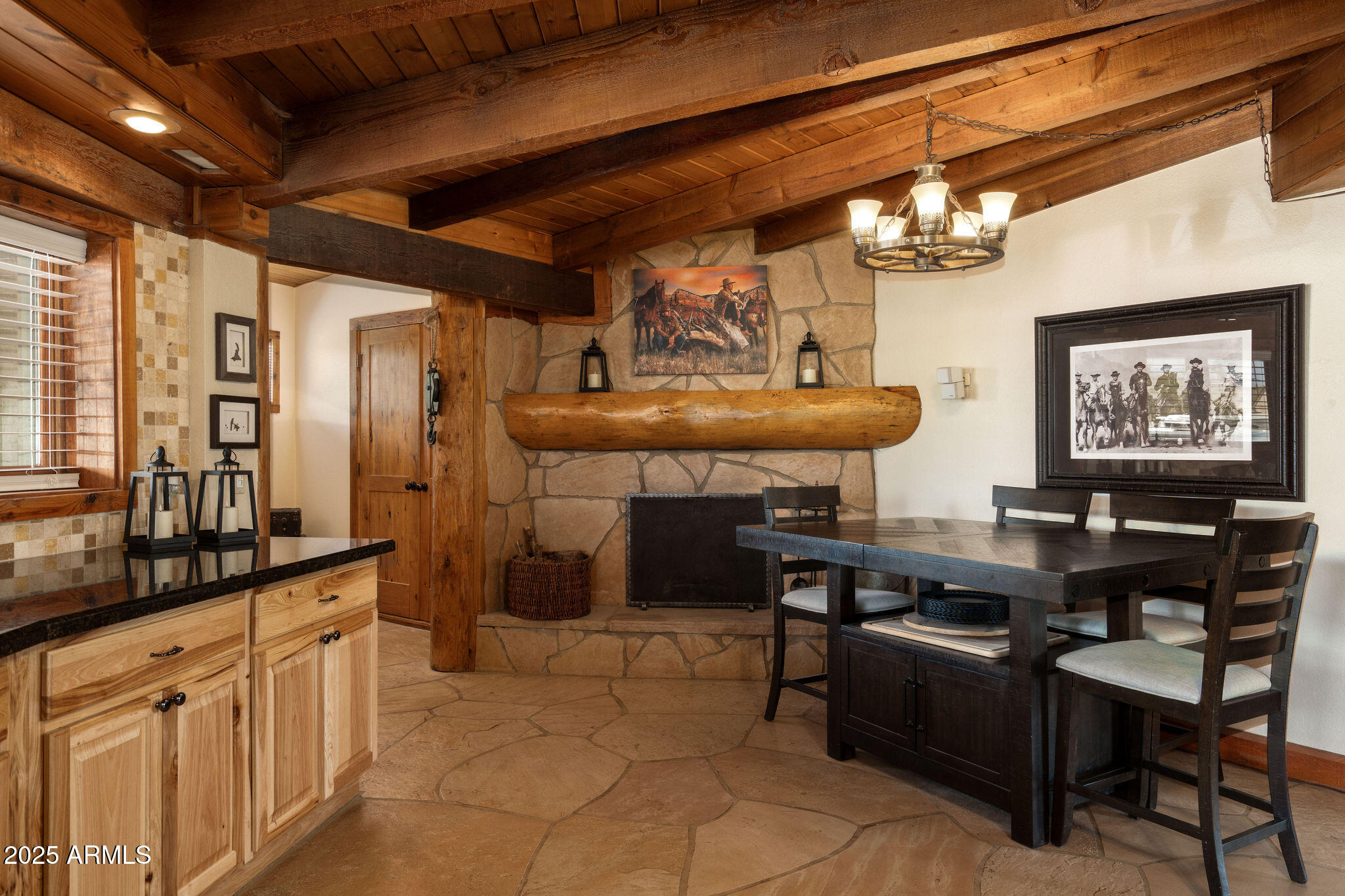 2579 W ROUGHRIDER Road