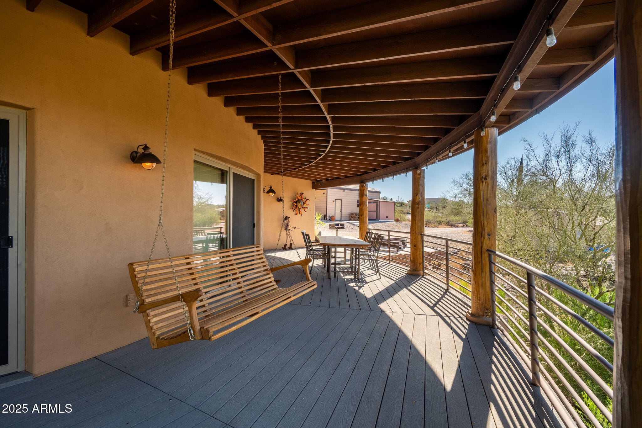 2579 W ROUGHRIDER Road