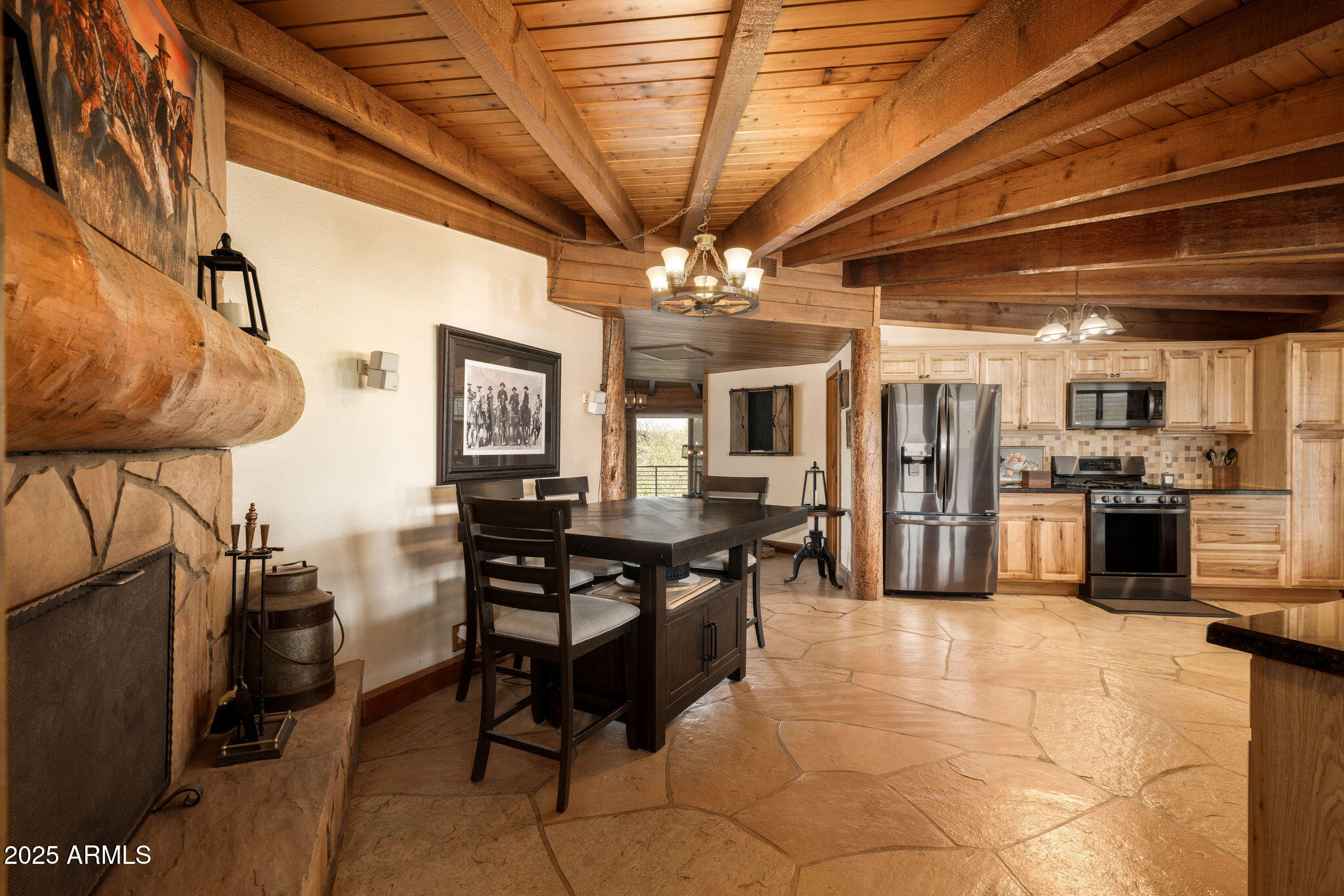 2579 W ROUGHRIDER Road