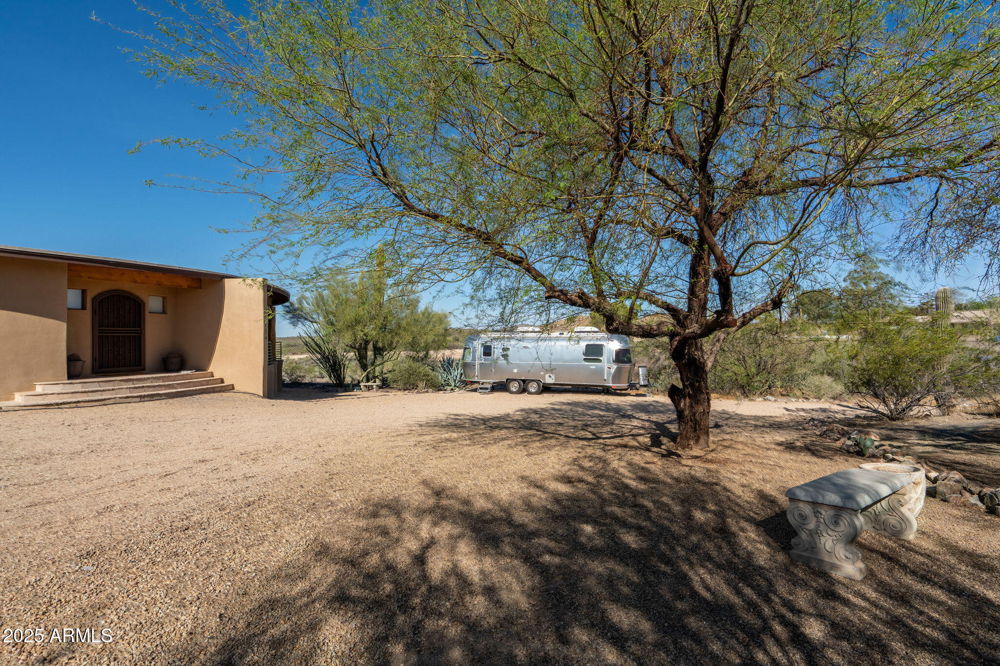 2579 W ROUGHRIDER Road