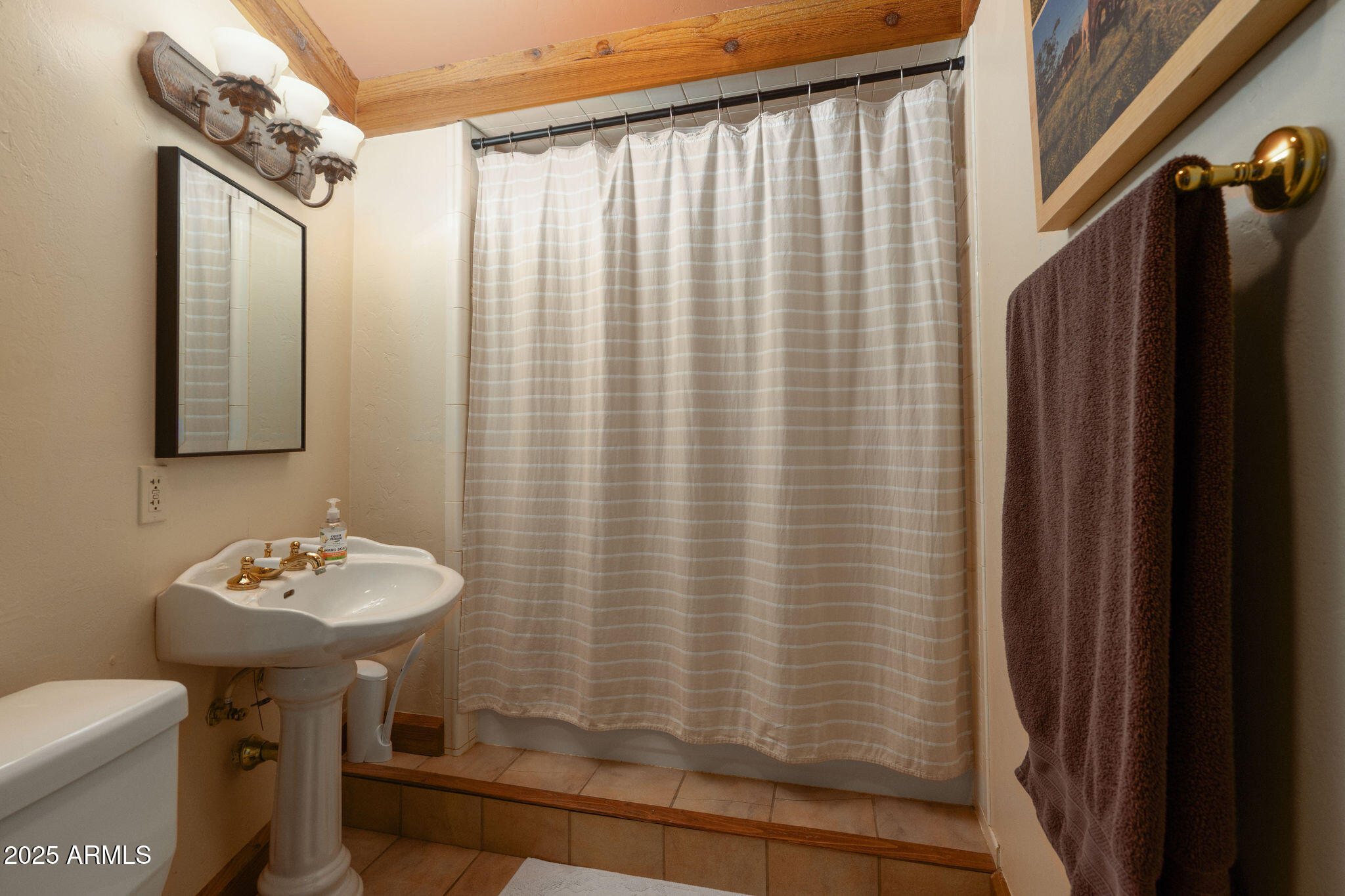 2579 W ROUGHRIDER Road