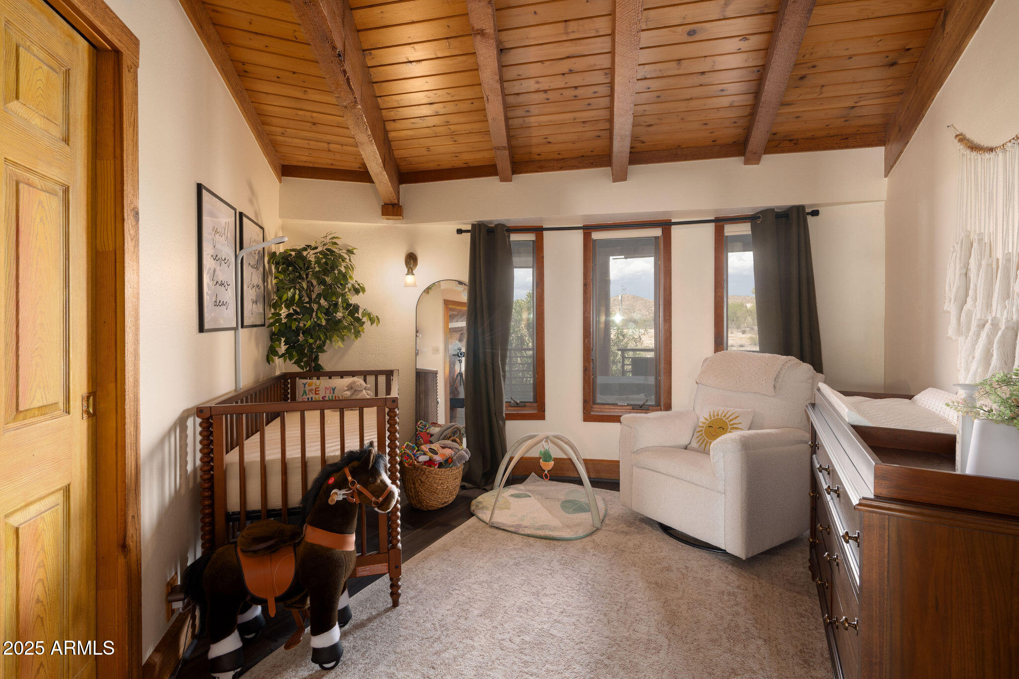 2579 W ROUGHRIDER Road