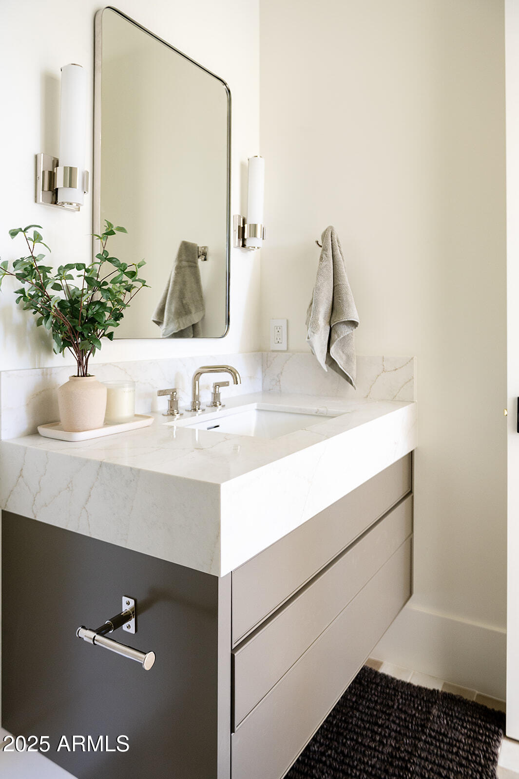 7215 N BLACK ROCK Trail