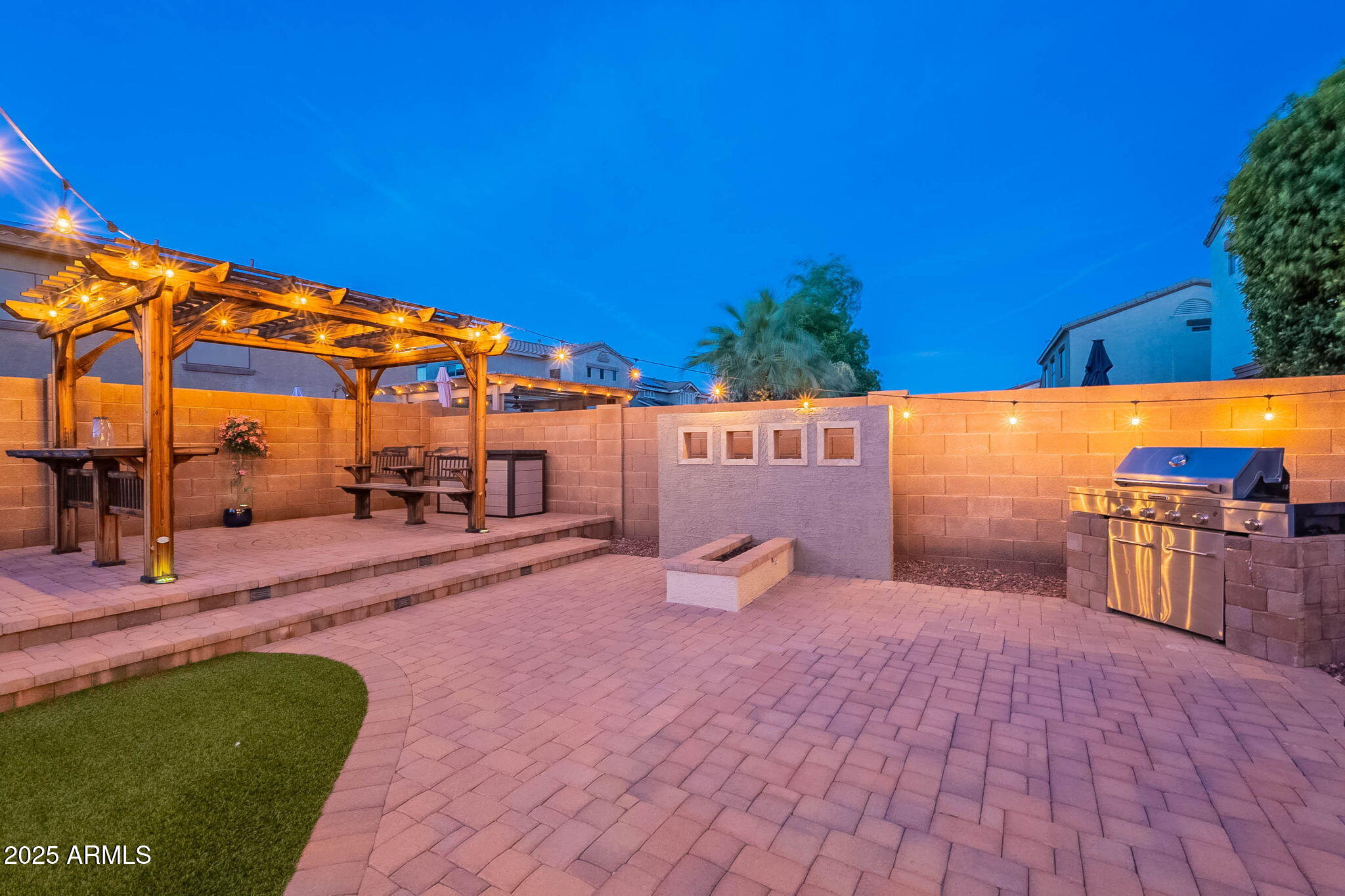 13318 W INDIANOLA Avenue