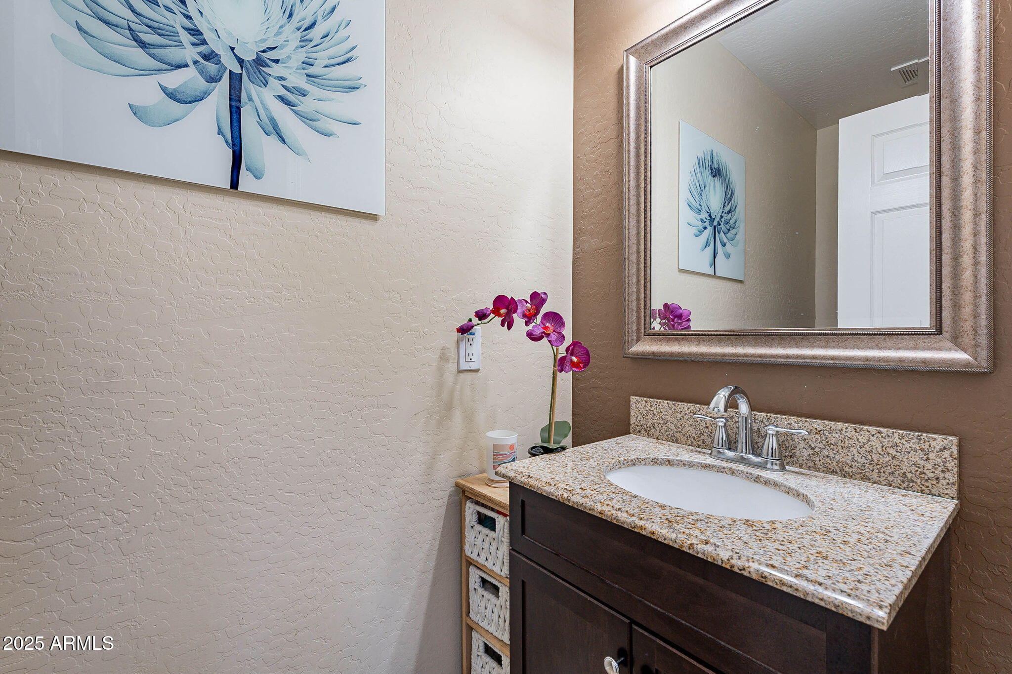 13318 W INDIANOLA Avenue