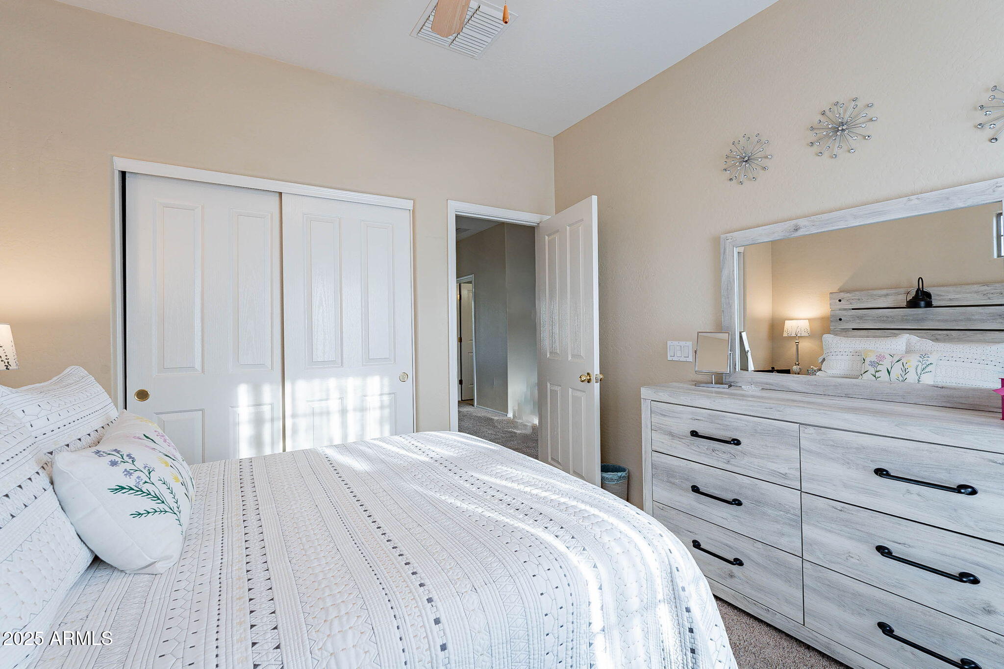 13318 W INDIANOLA Avenue