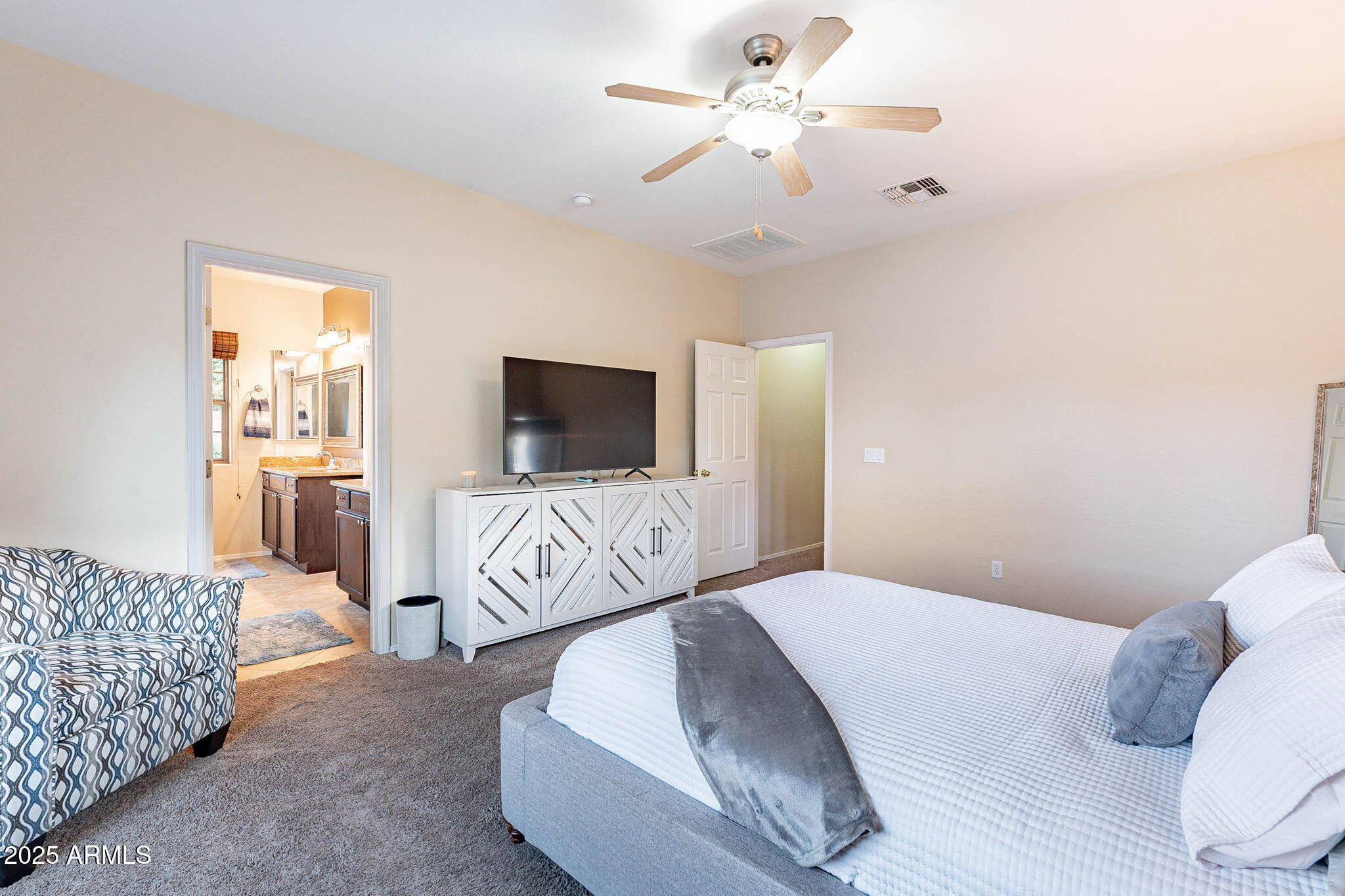 13318 W INDIANOLA Avenue