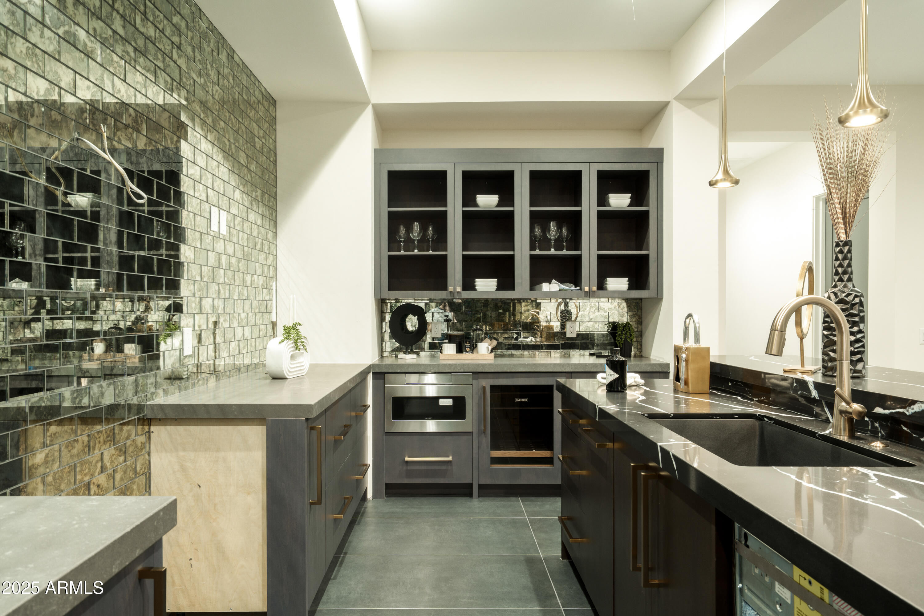 2315 E MINE CREEK Road