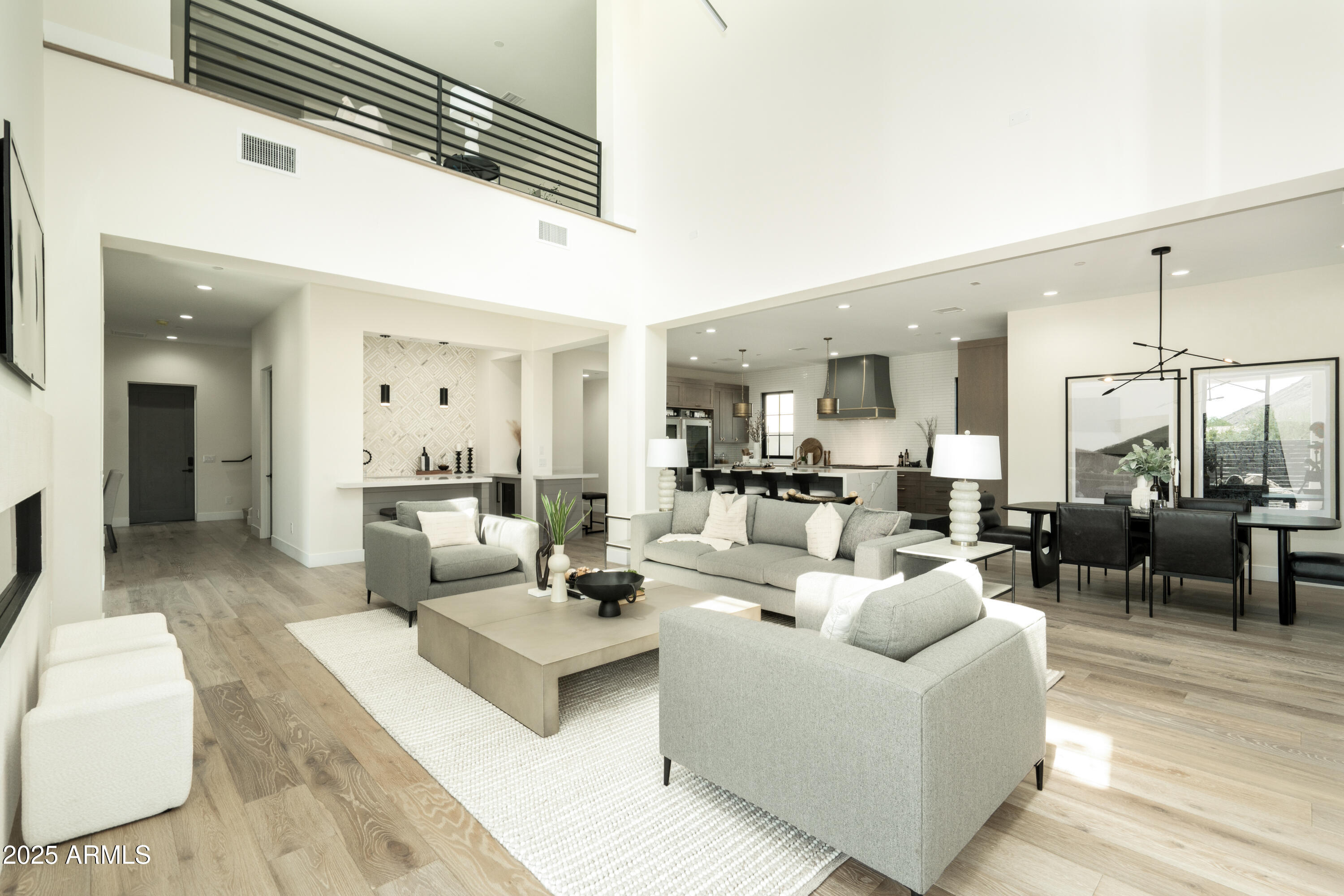 2315 E MINE CREEK Road