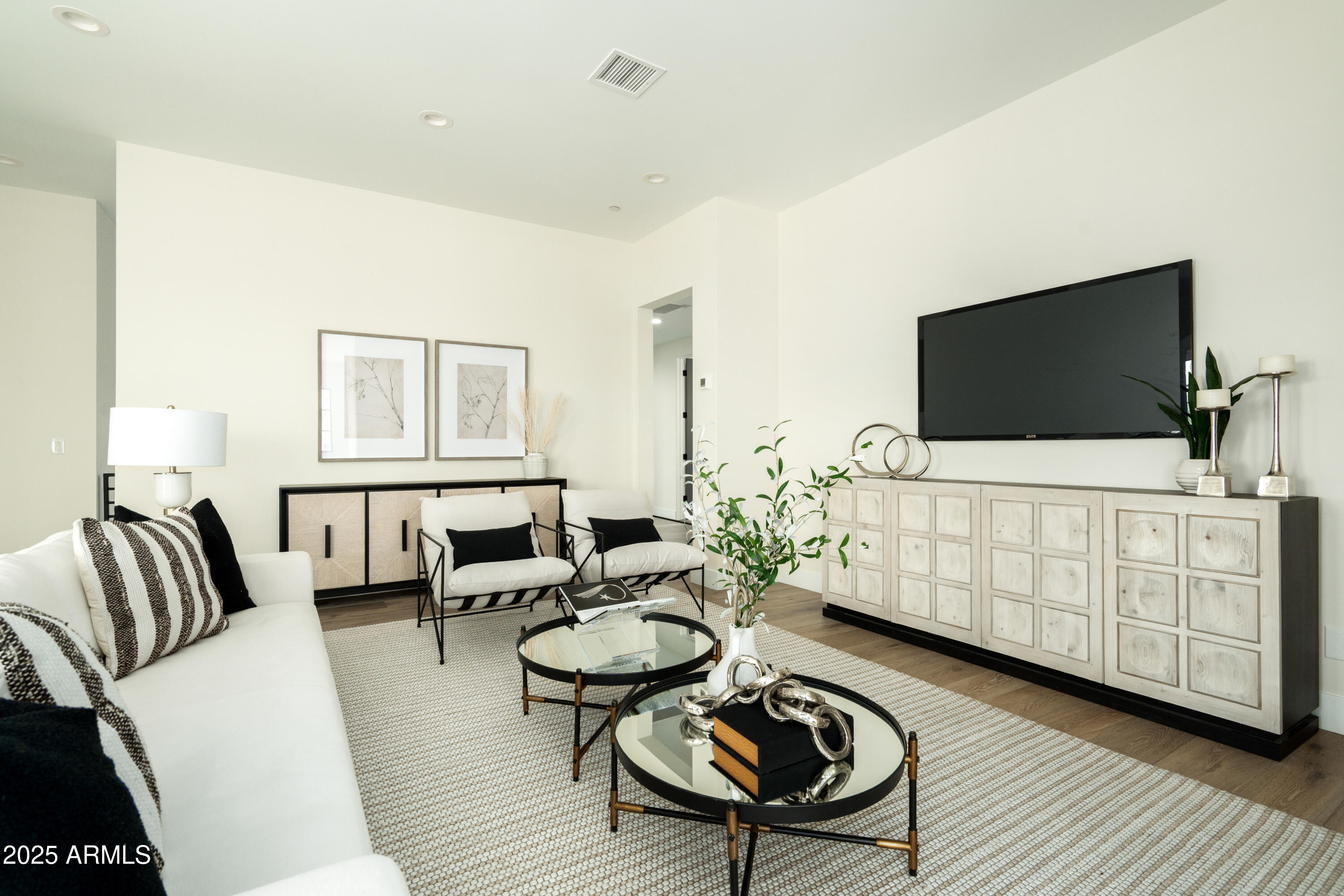 2315 E MINE CREEK Road