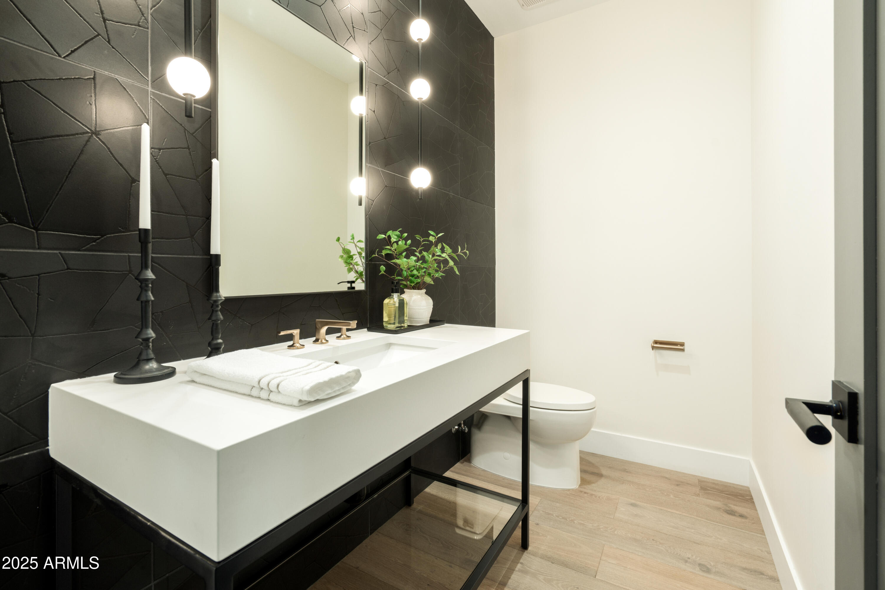 2315 E MINE CREEK Road