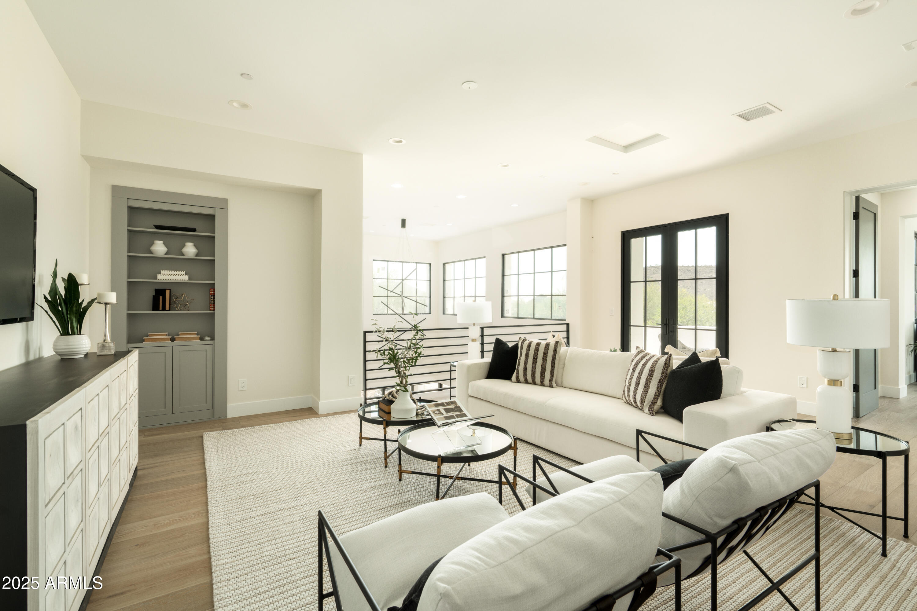 2315 E MINE CREEK Road