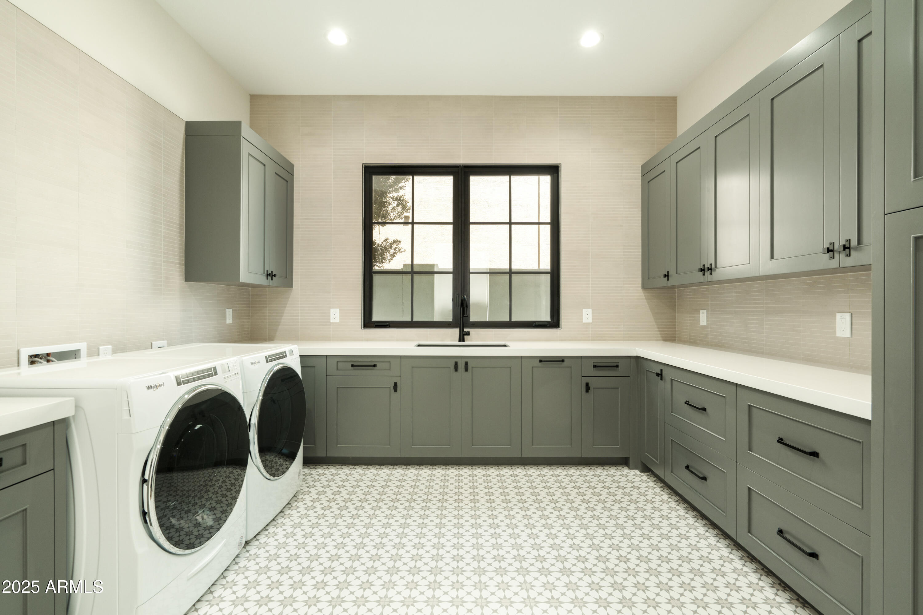 2315 E MINE CREEK Road