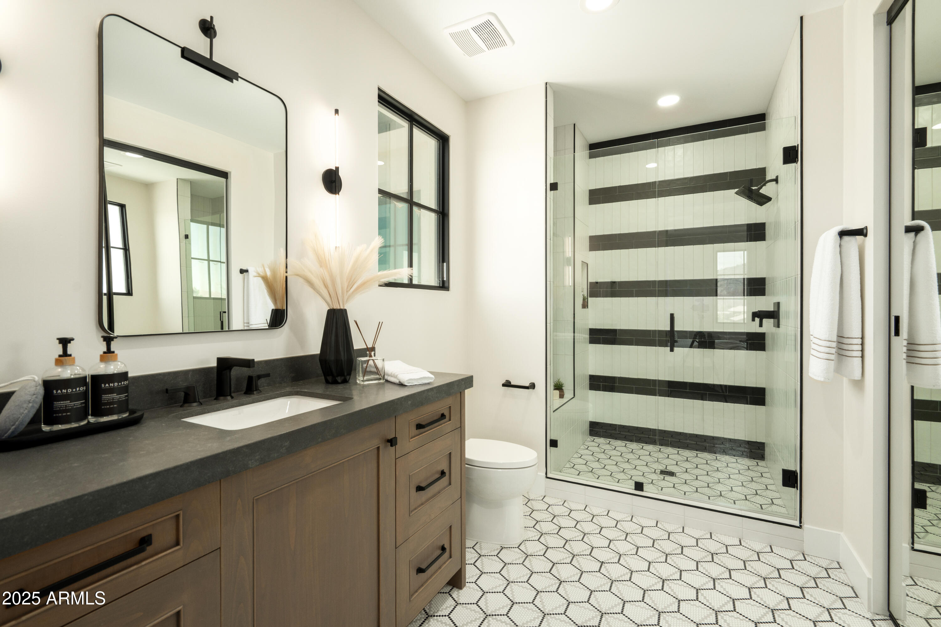 2315 E MINE CREEK Road