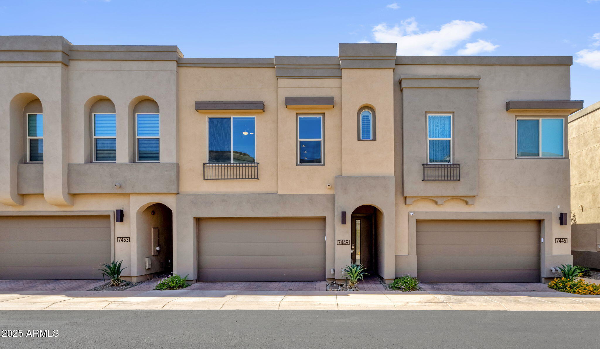 7449 E VIA DE LUNA Drive