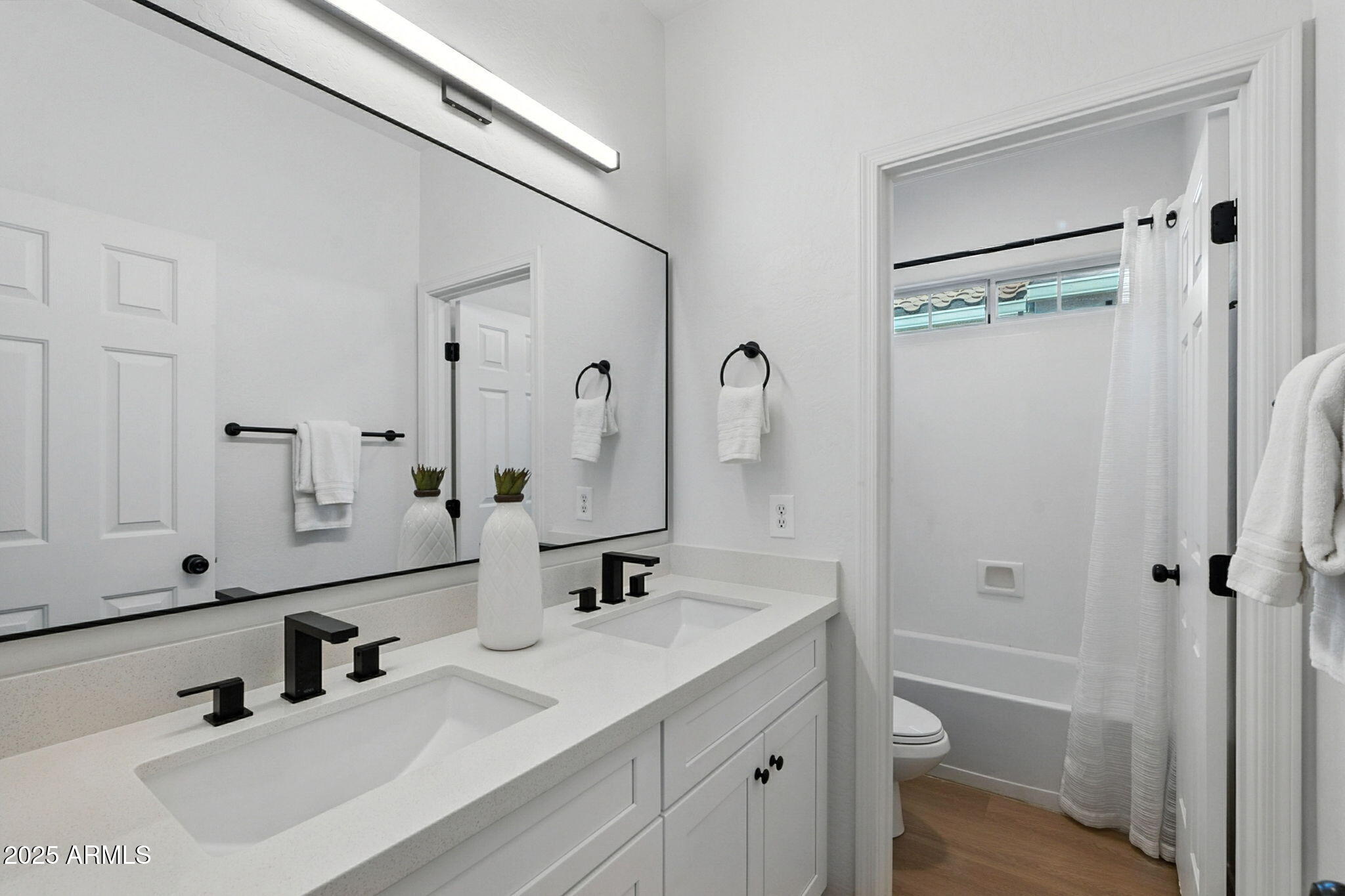 3065 E TAMARISK Street