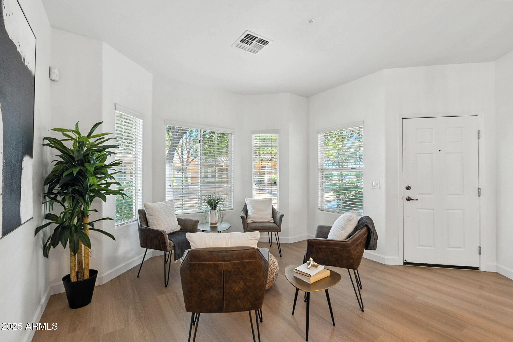 3065 E TAMARISK Street