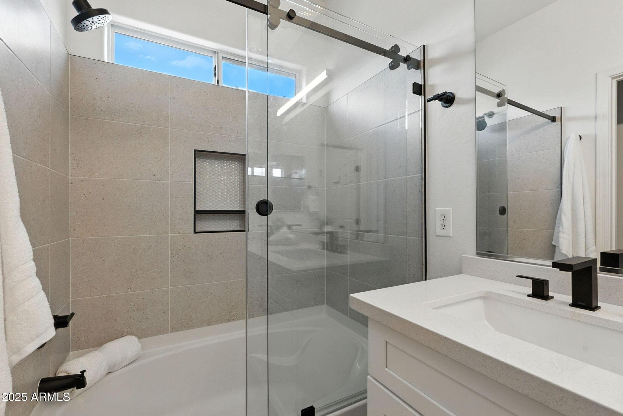 3065 E TAMARISK Street