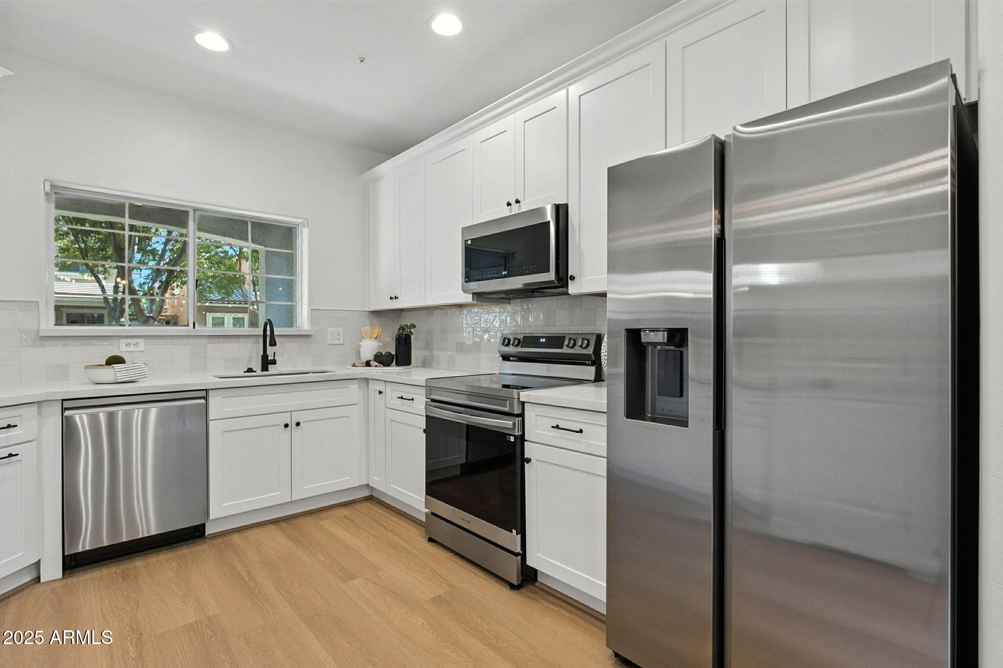 3065 E TAMARISK Street