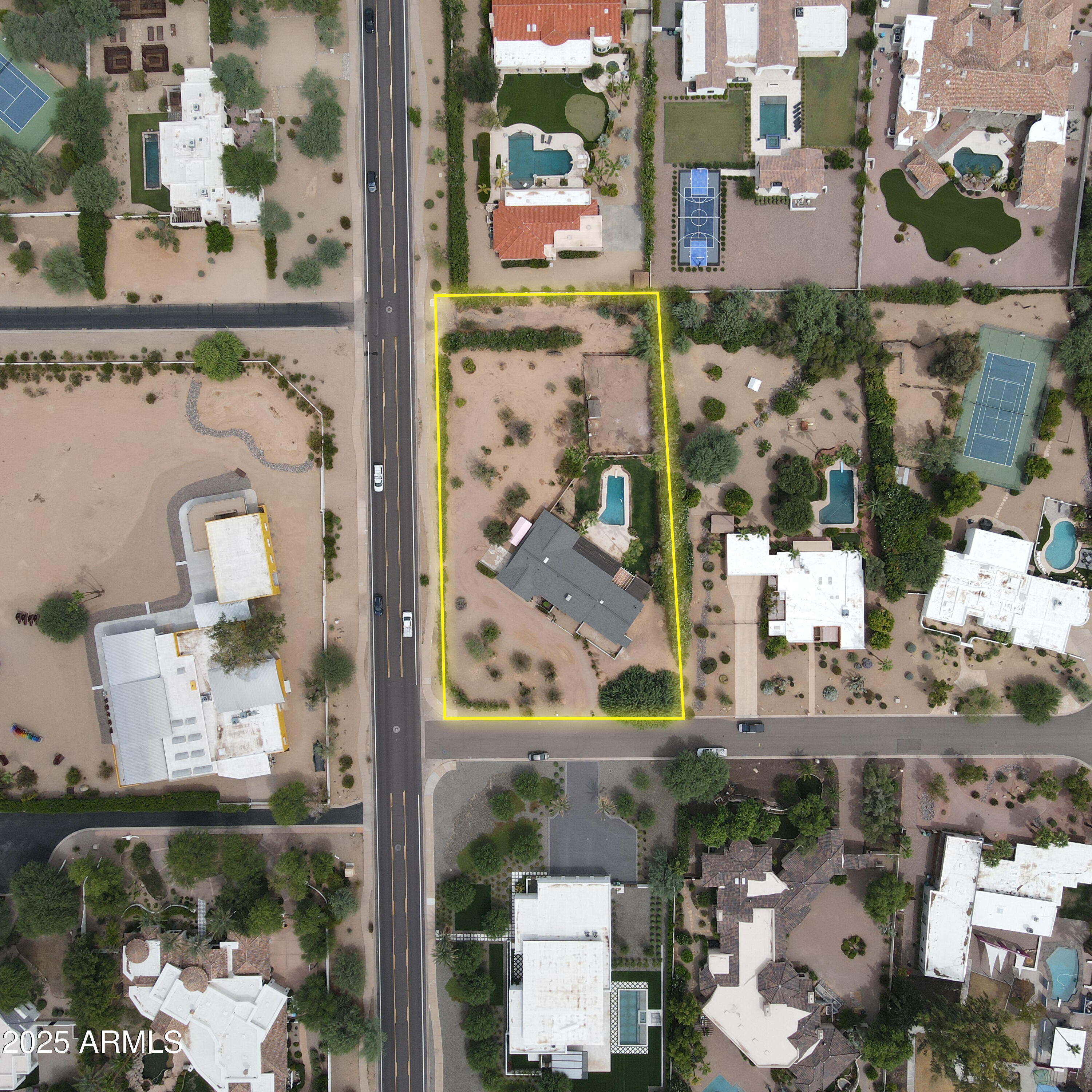 7631 N MOCKINGBIRD Lane, 1