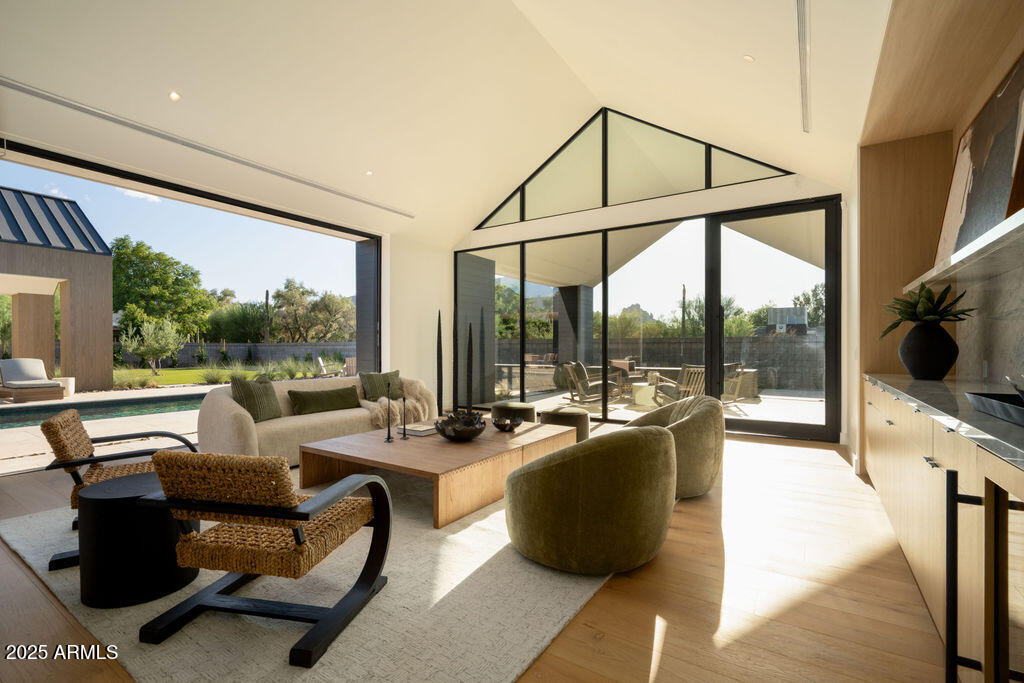 6209 N CASA BLANCA Drive