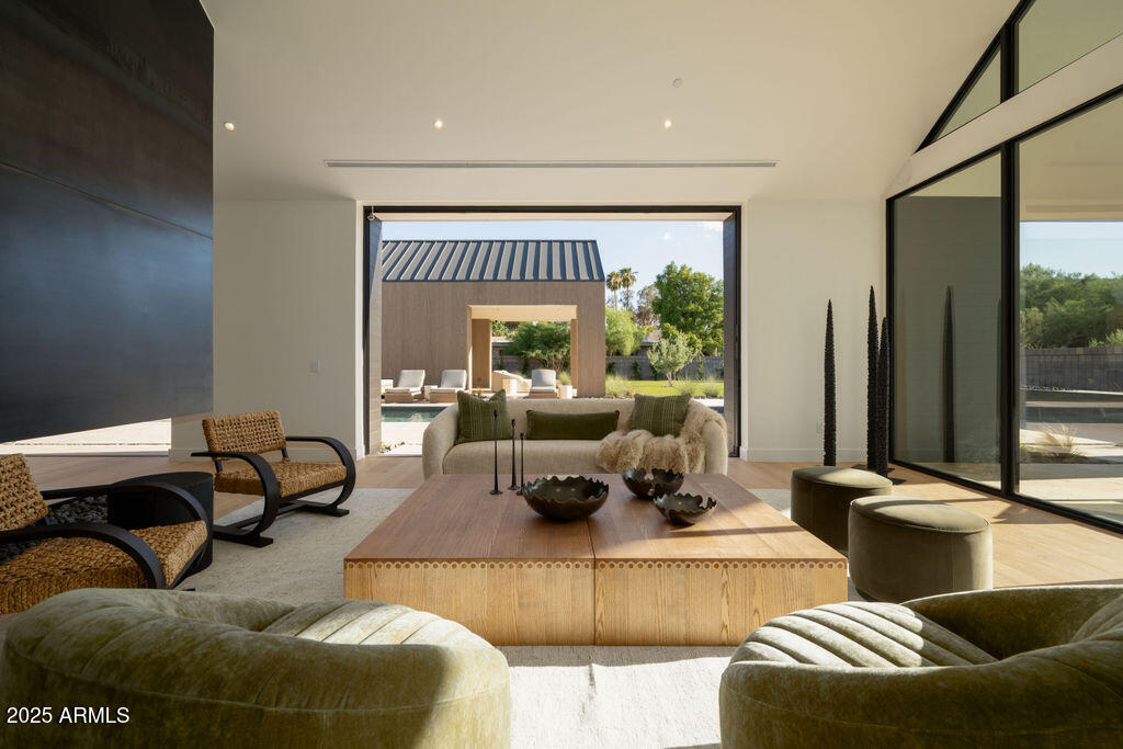 6209 N CASA BLANCA Drive