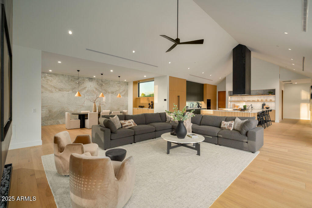 6209 N CASA BLANCA Drive