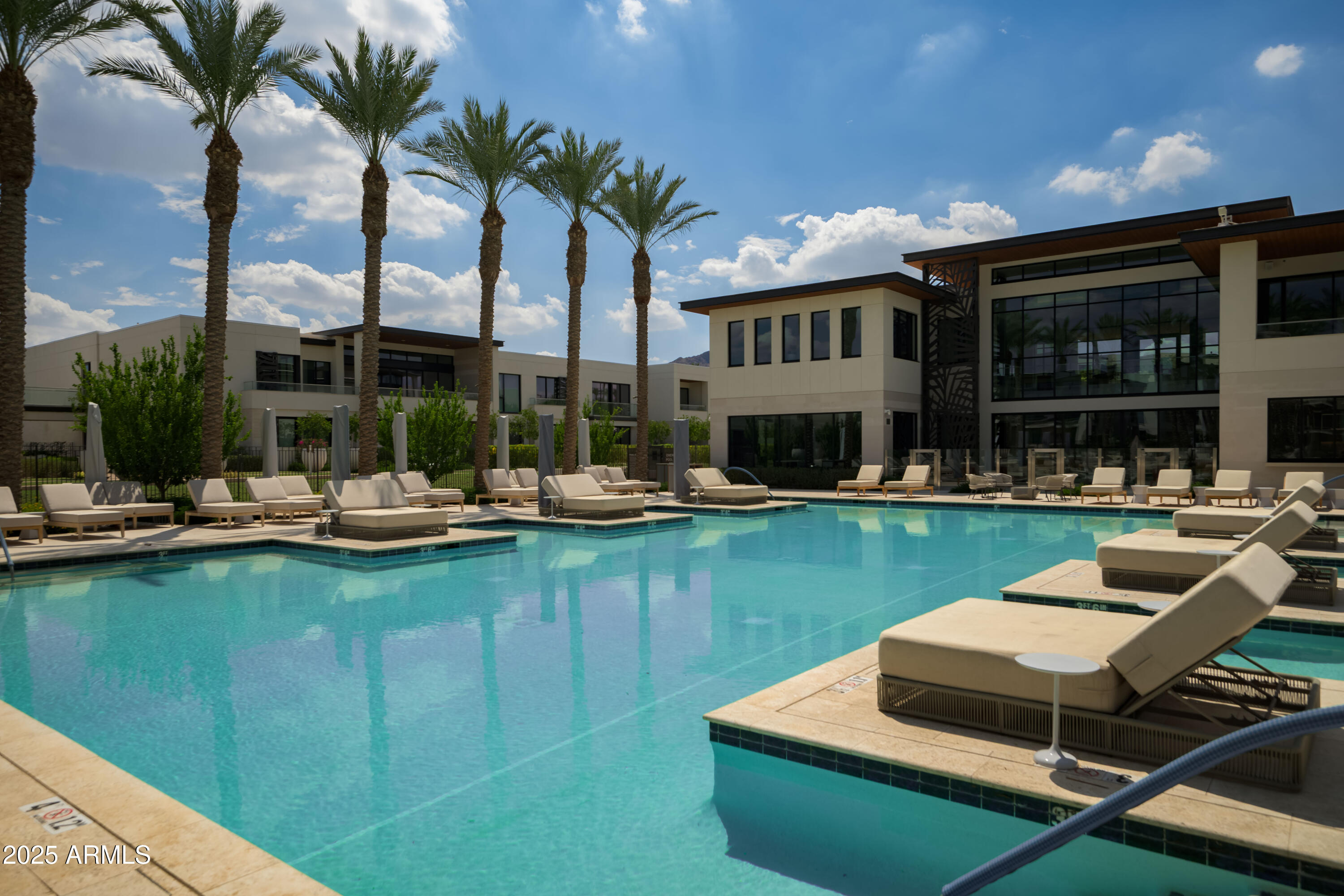 6587 N PALMERAIE Boulevard 3020